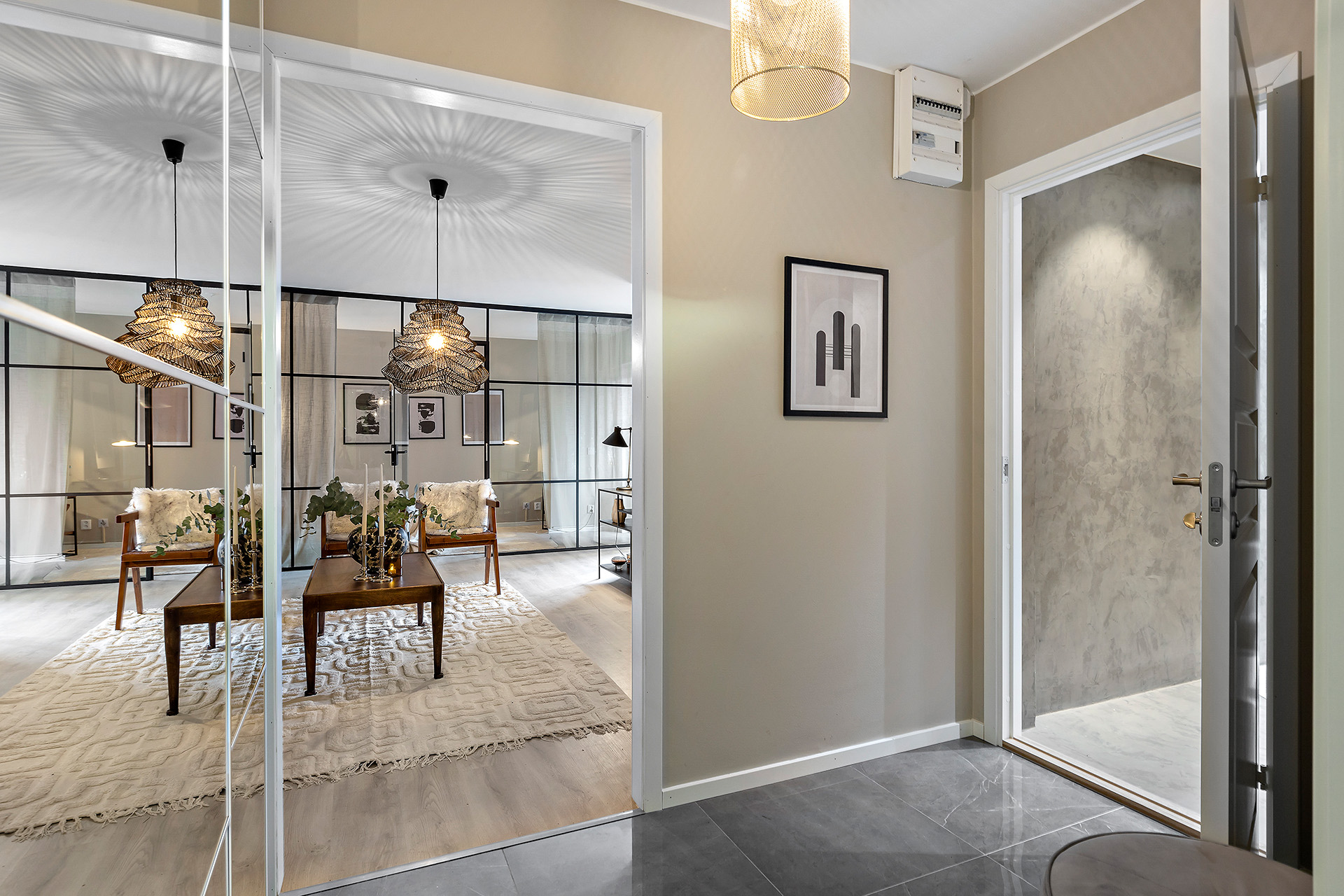 entrée avec placard portes miroir