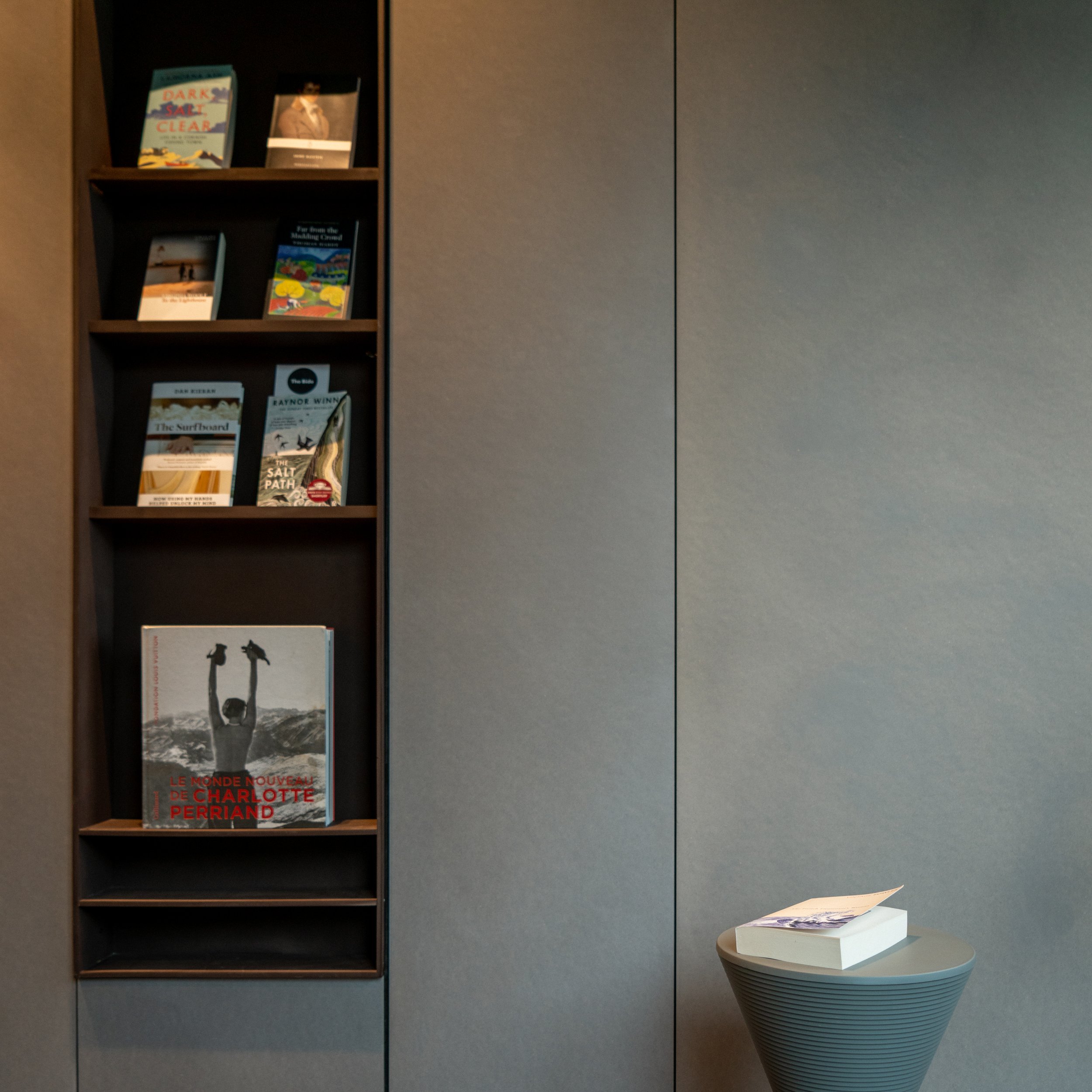 placard gris design
