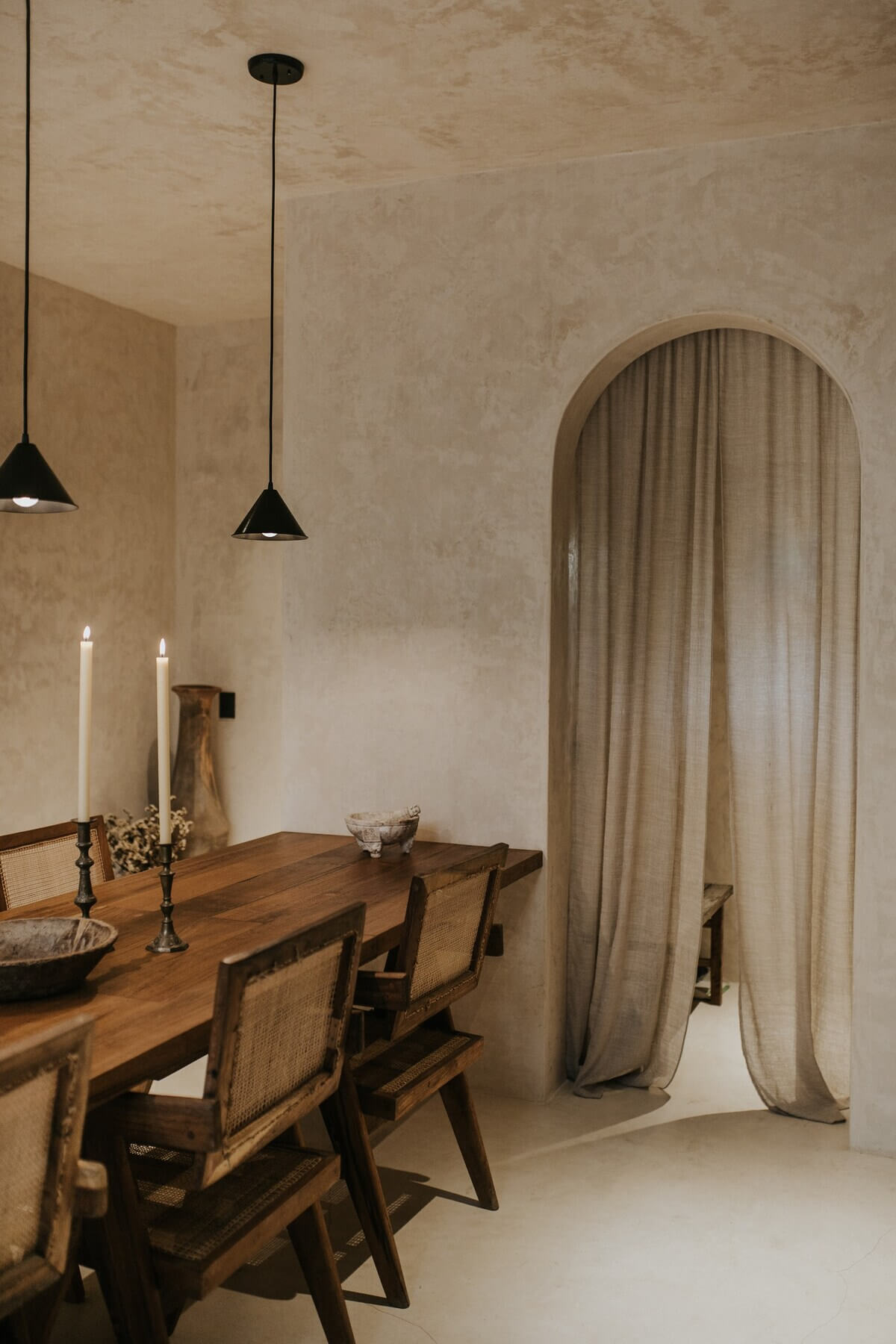 salle à manger bois sombre