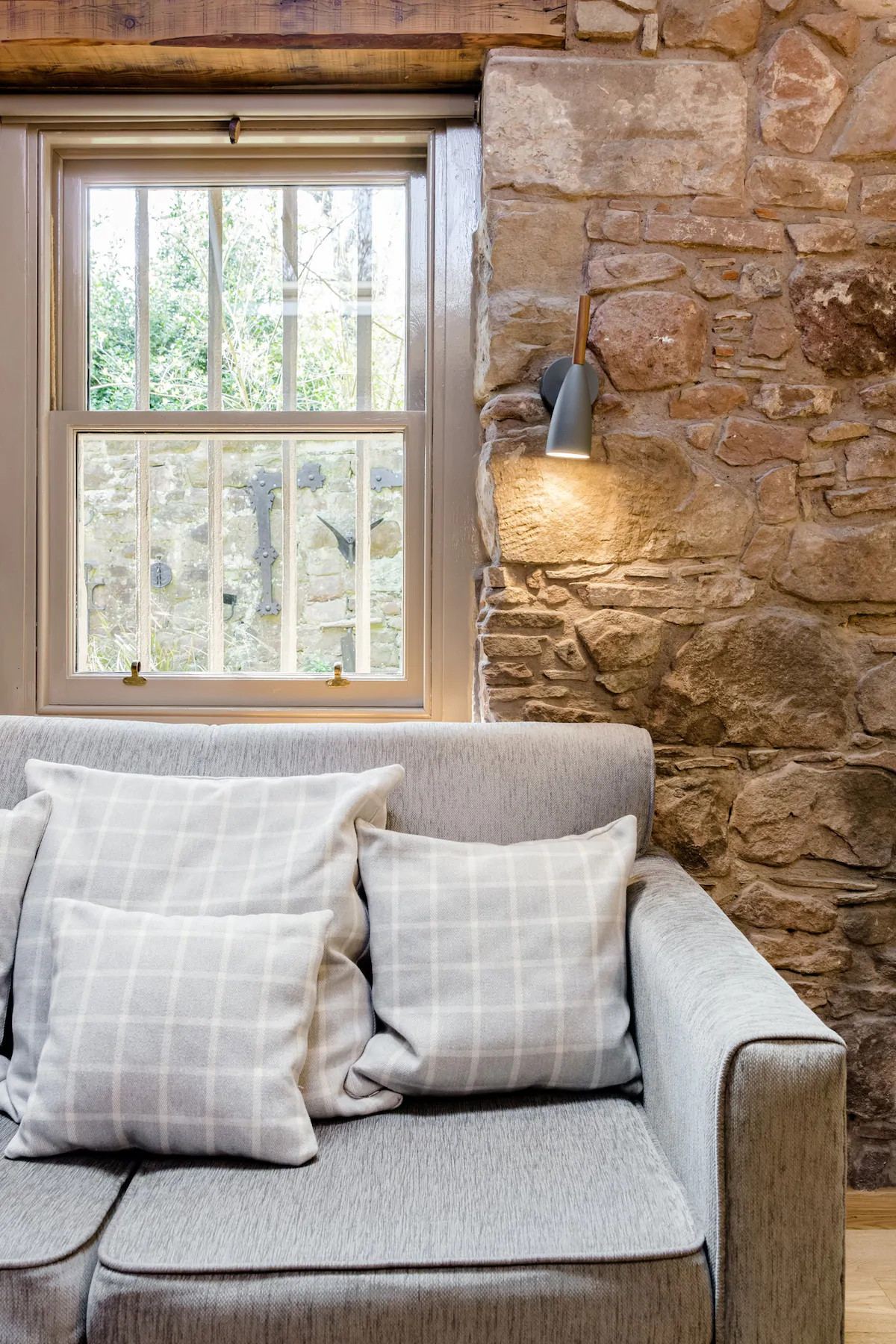 salon maison en pierres rénovée