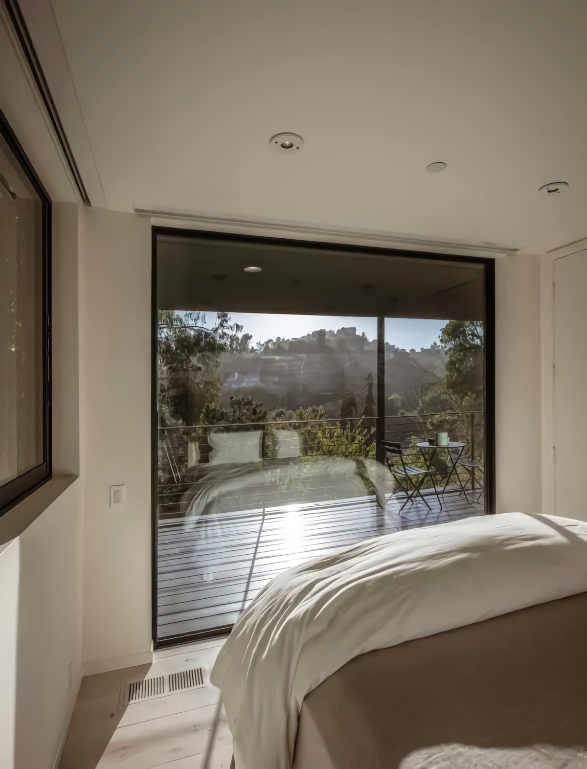 chambre avec baie vitrée