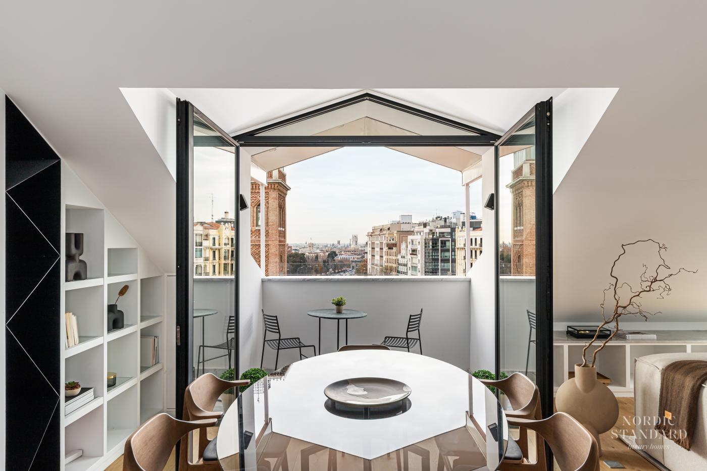 salle à manger appartement sous les toits décoration design