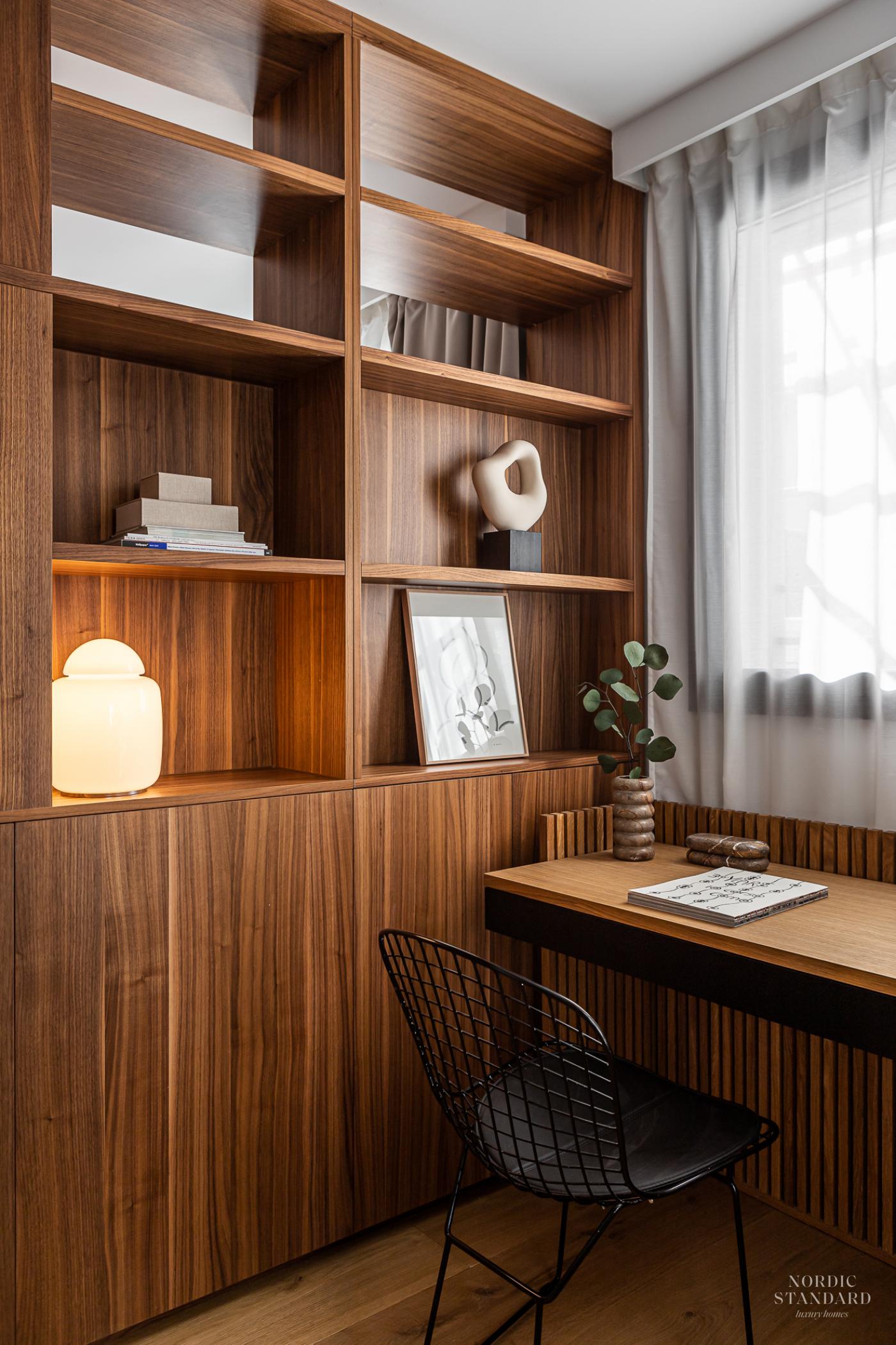 bureau bois sombre