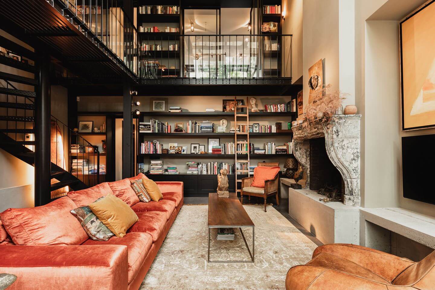 salon avec mezzanine maison rénovée