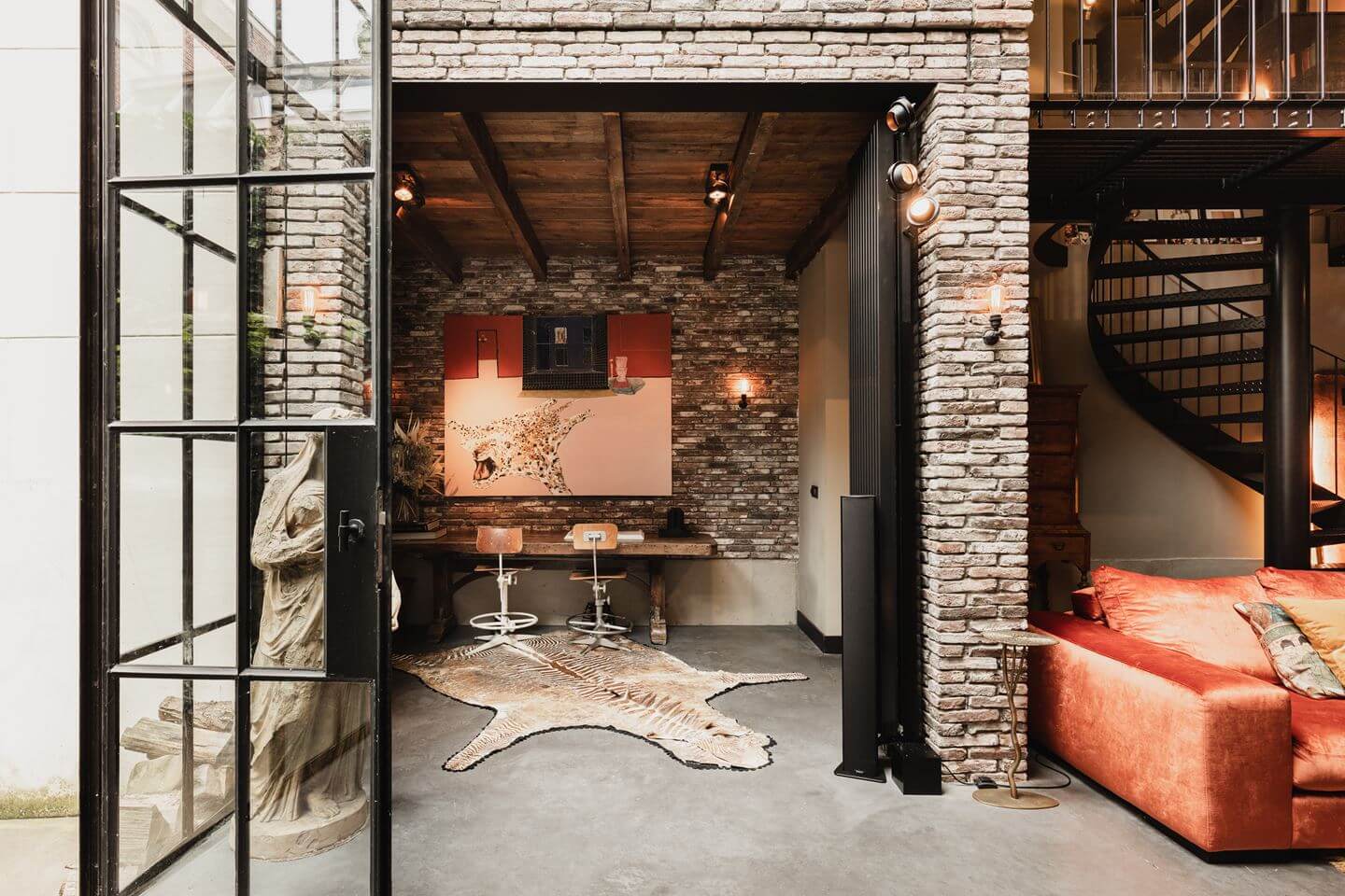 espace bureau dans salon avec verrière maison rénovée