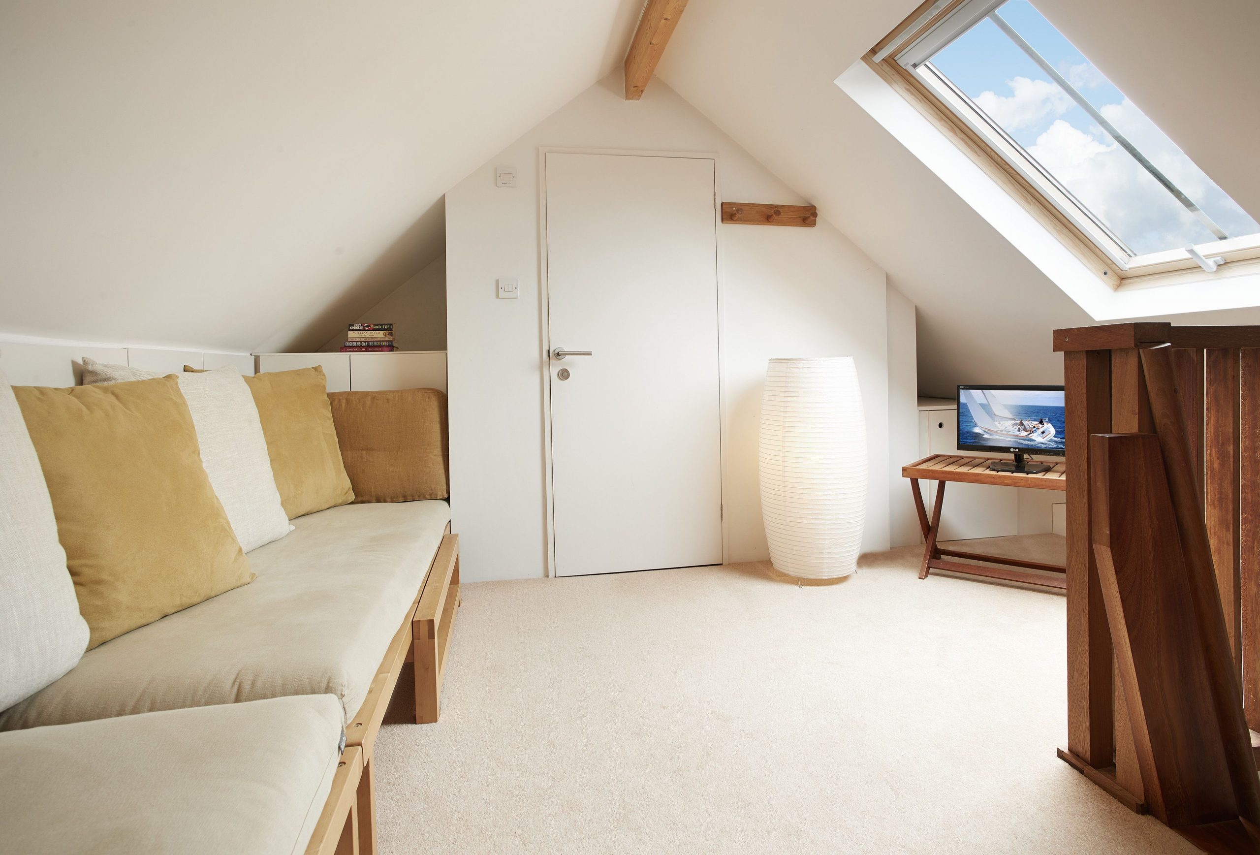 chambre sous combles maison en pierres rénovée