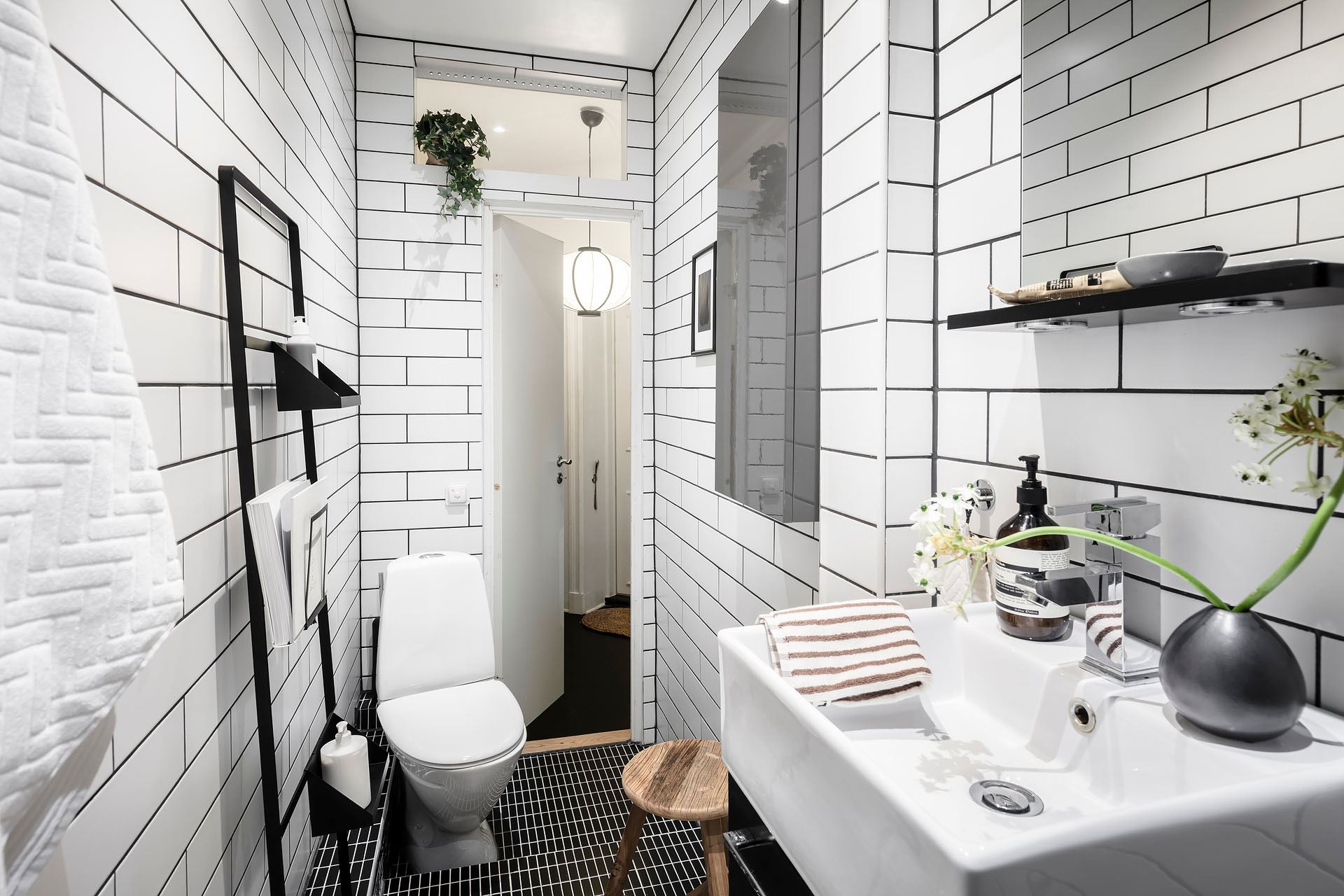 salle de bain carrelage blanc