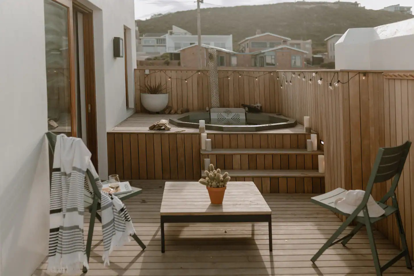 terrasse bois avec jacuzzi