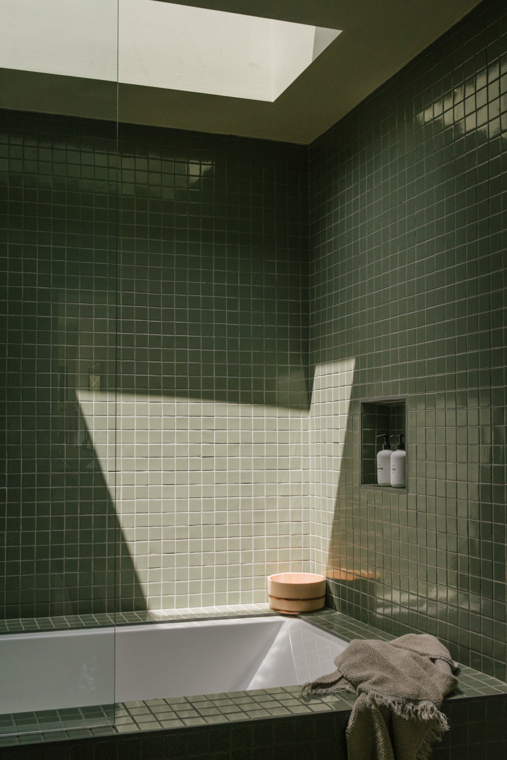 salle de bain carrelage vert