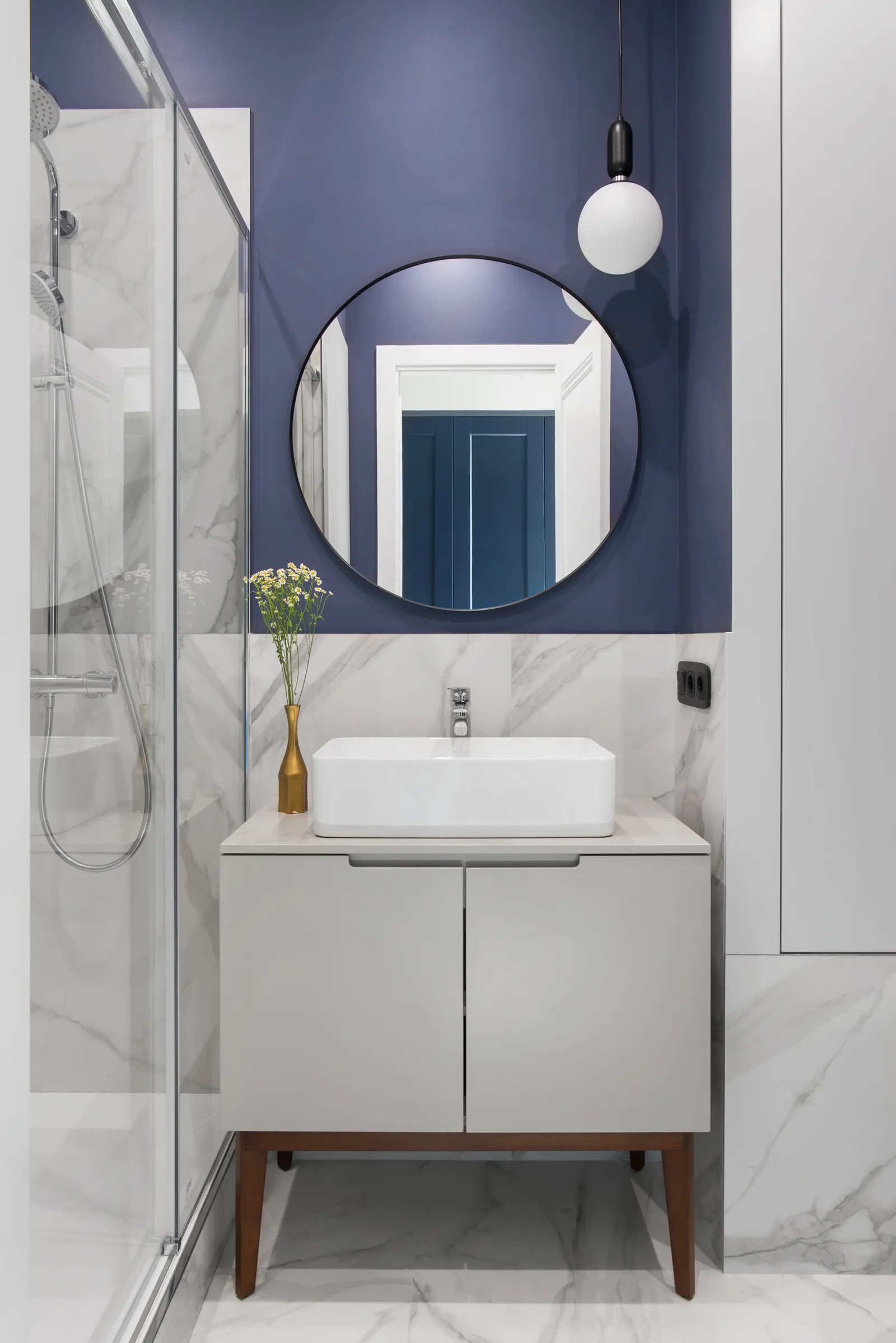 salle de bain violette