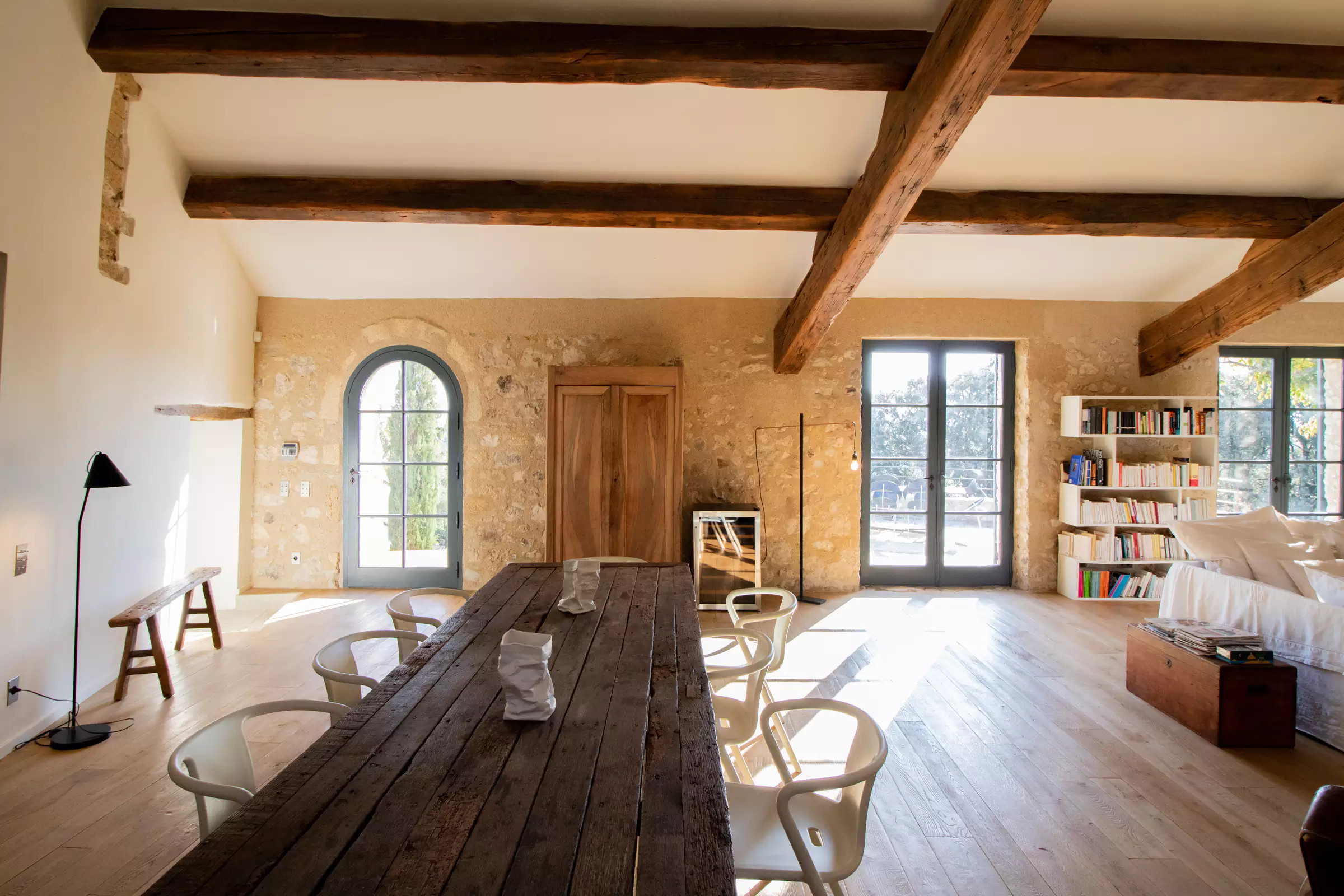 salon maison en pierres rénovée Provence salon maison en pierres rénovée Provence
