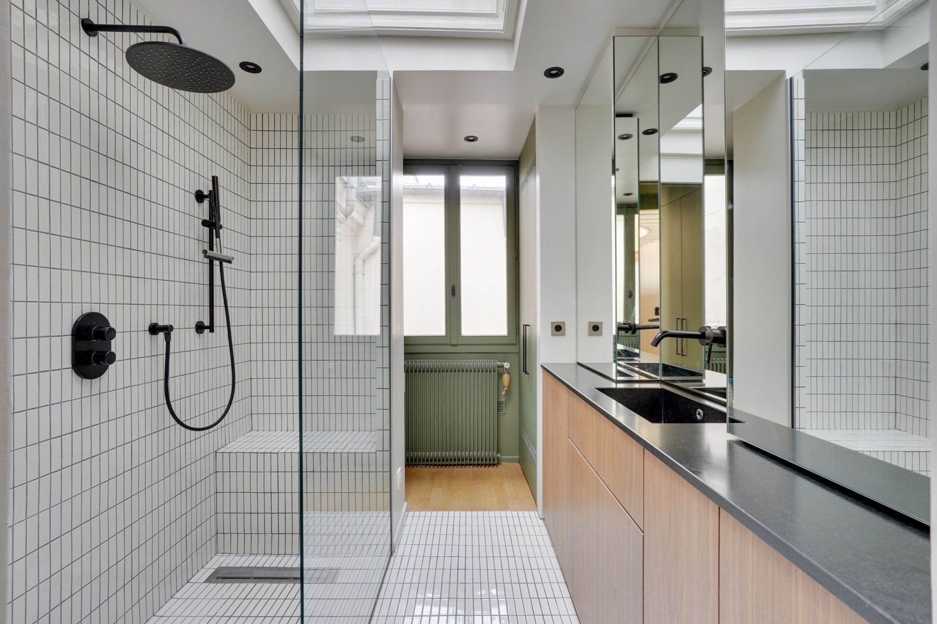 salle de bain carrelage blanc