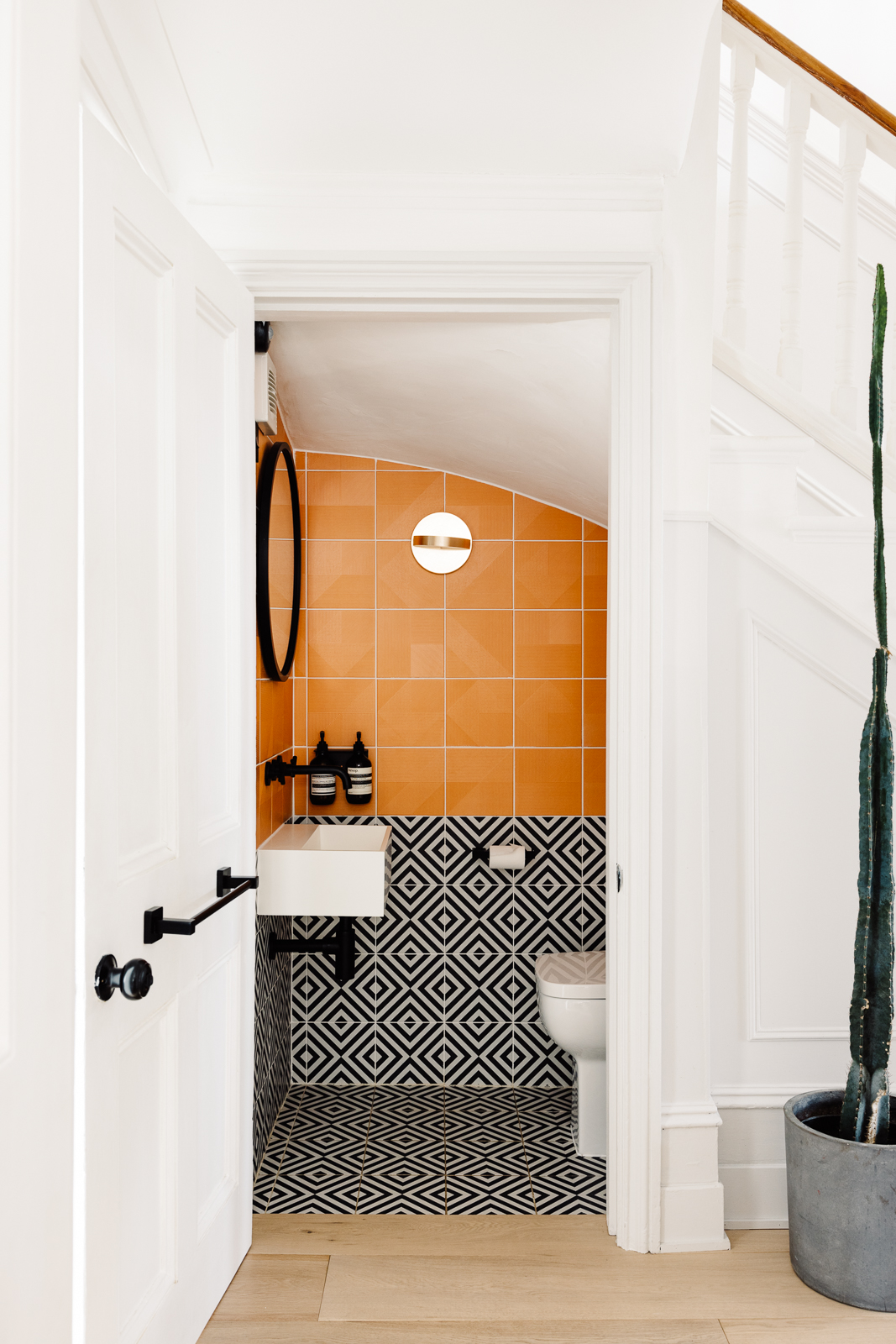 toilettes sous escalier décoration contemporaine toilettes sous escalier décoration contemporaine