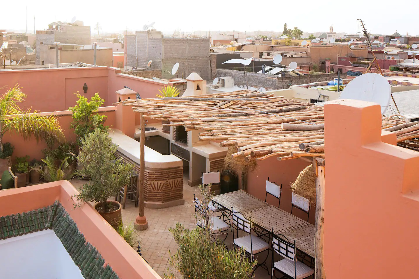 terrasse avec pergola riad