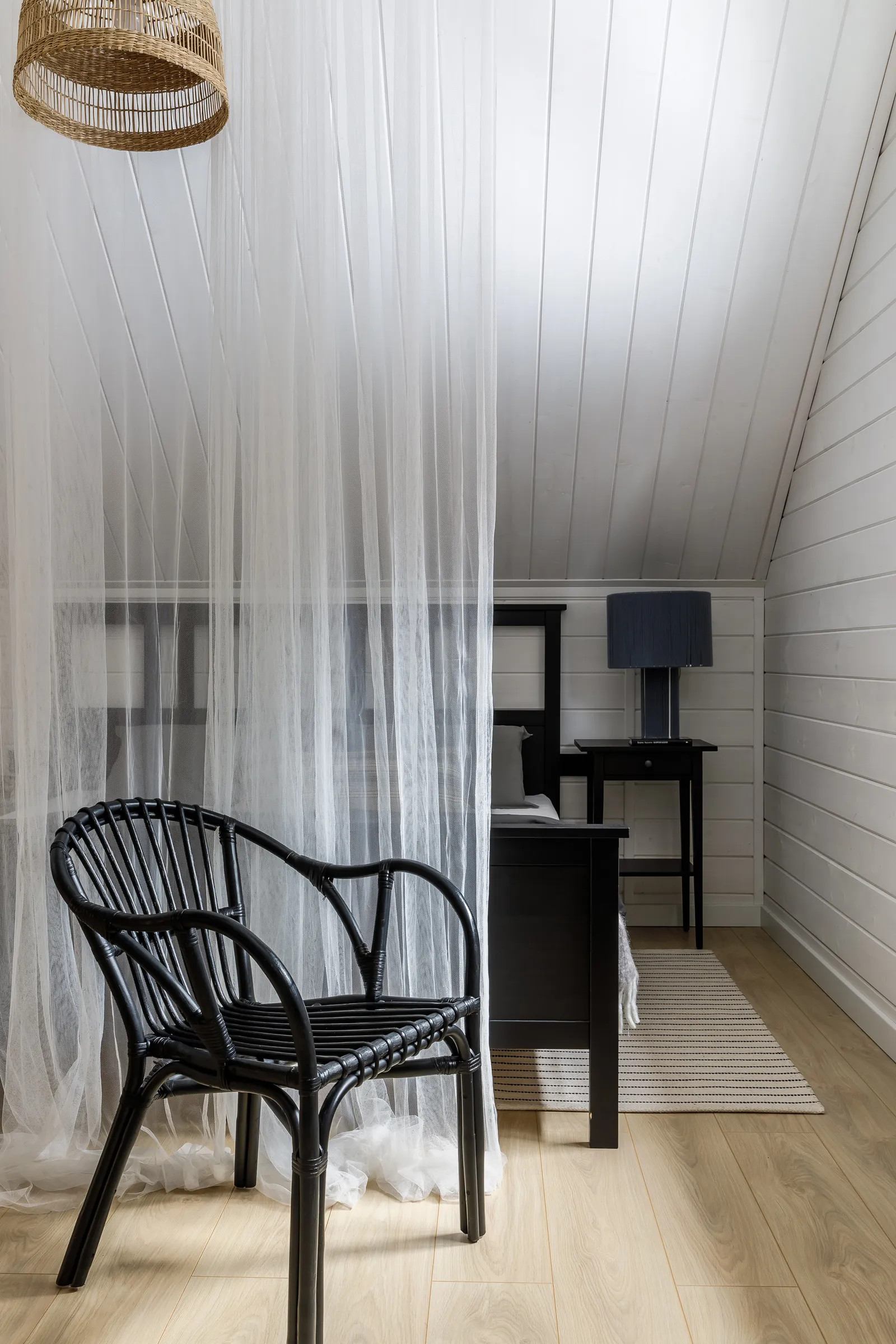 chambre sous combles noire et blanche chambre sous combles noire et blanche
