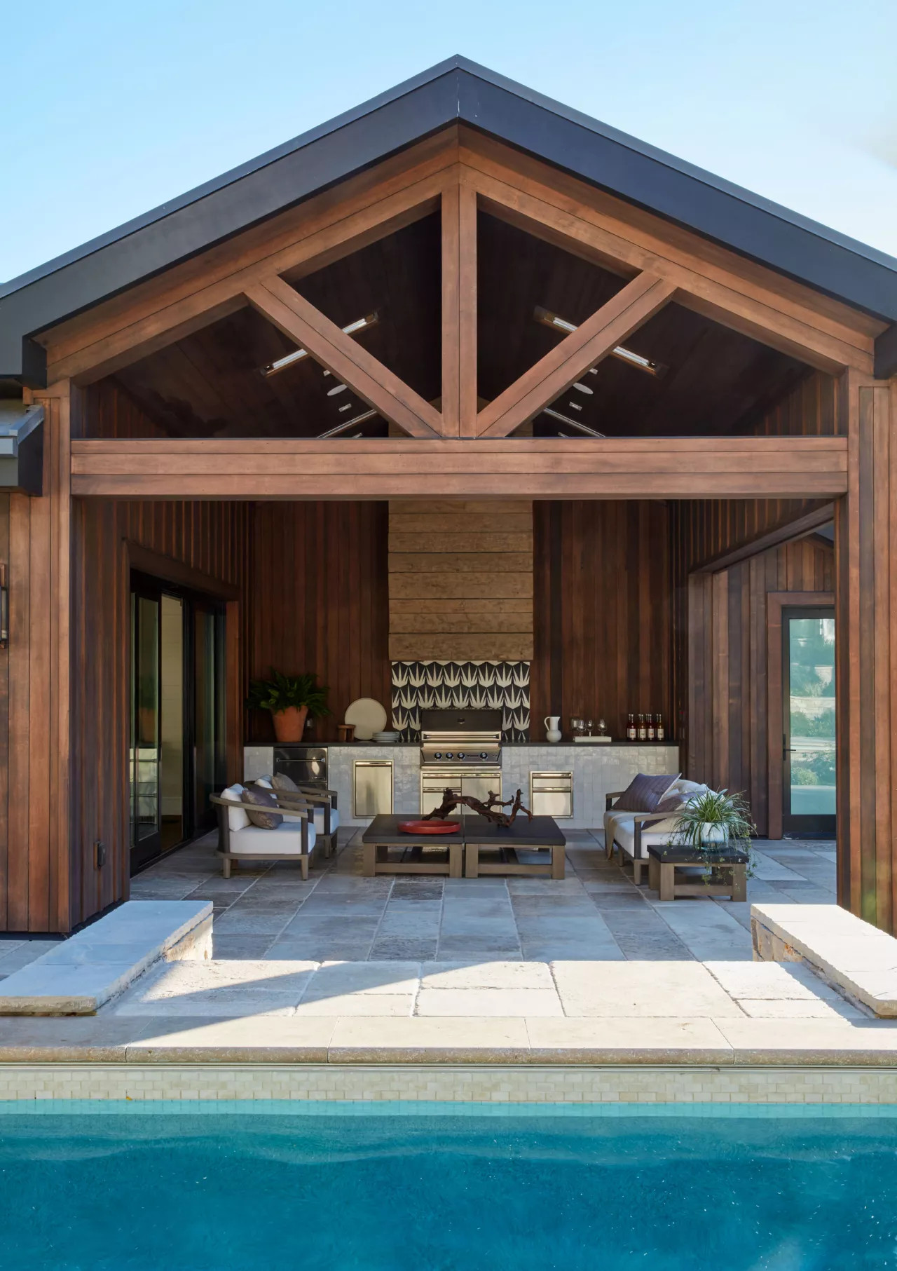 terrasse avec cuisine d'été maison en bois