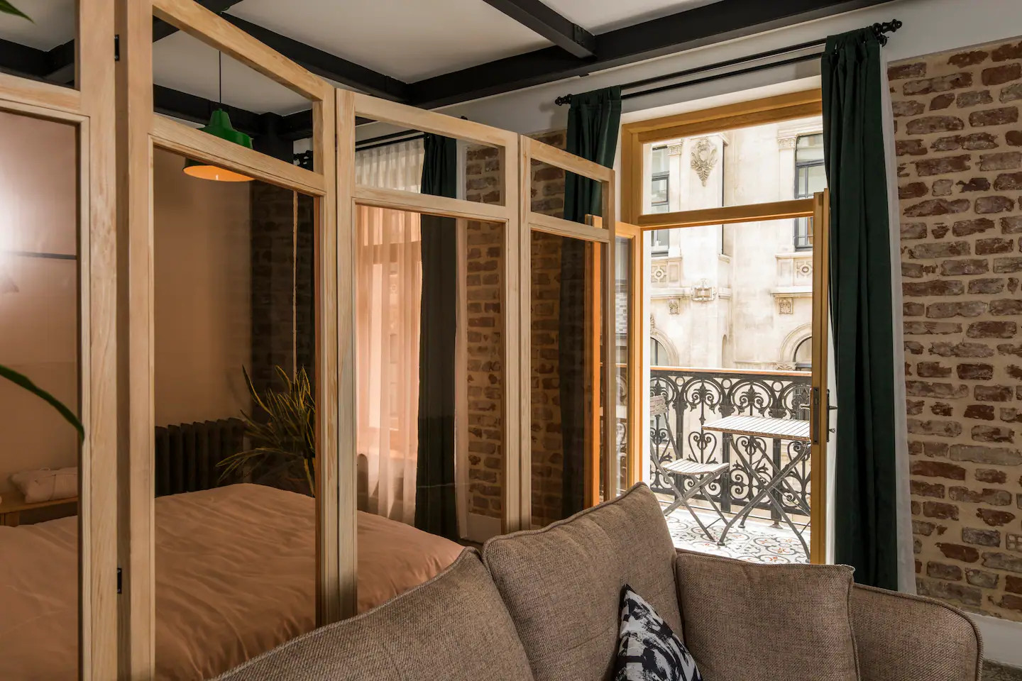 salon mini loft avec coin nuit
