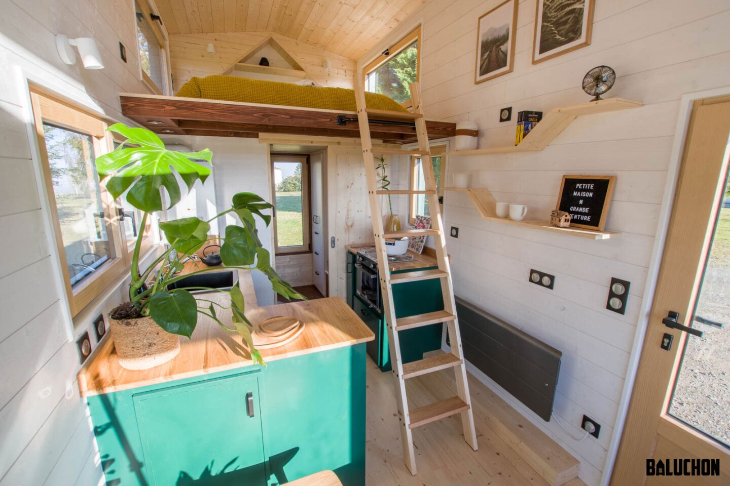 cuisine et mezzanine tiny house Baluchon cuisine et mezzanine tiny house Baluchon