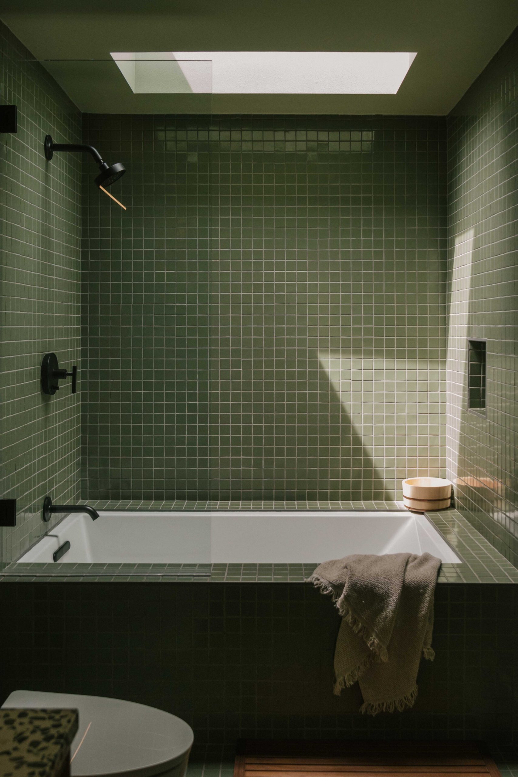 salle de bain carrelage vert