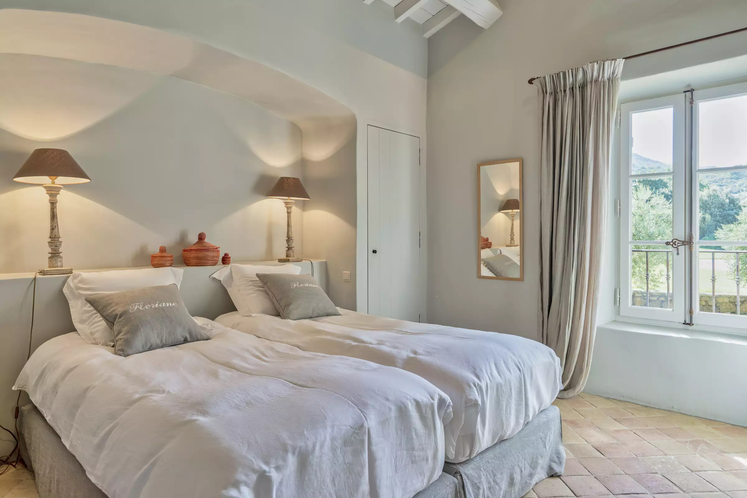 chambre maison en pierres Provence