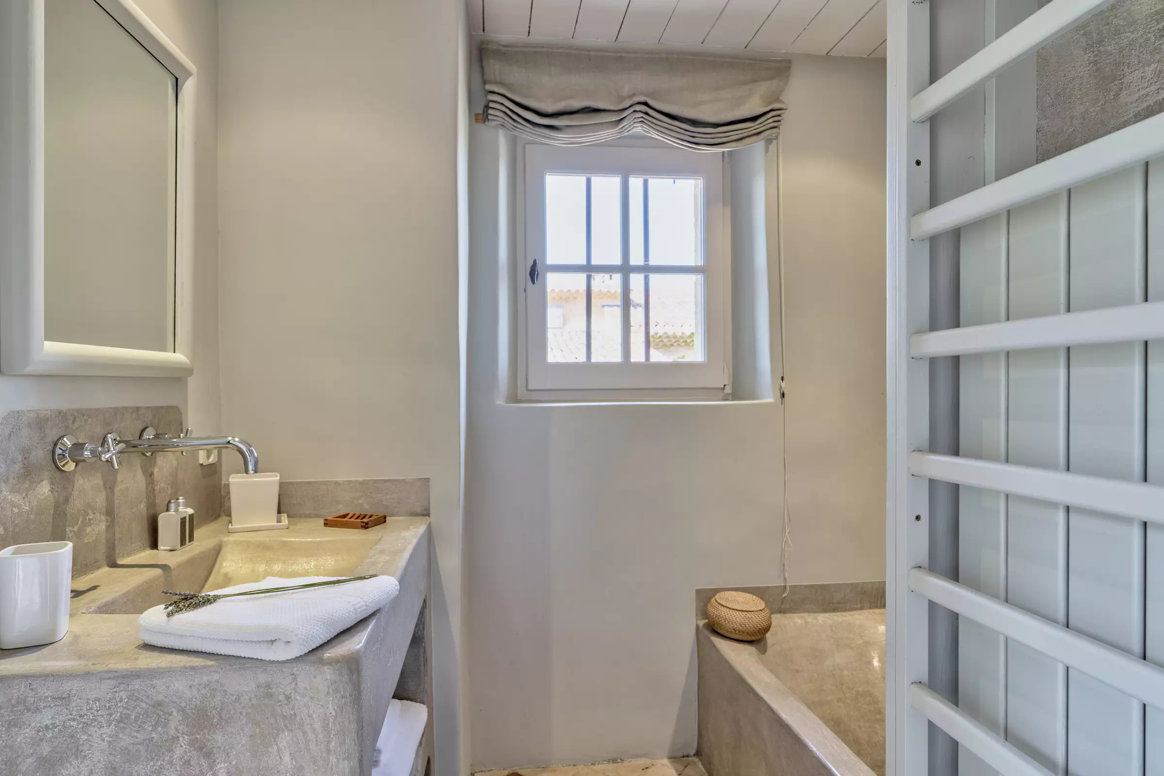salle de bain rustique chic