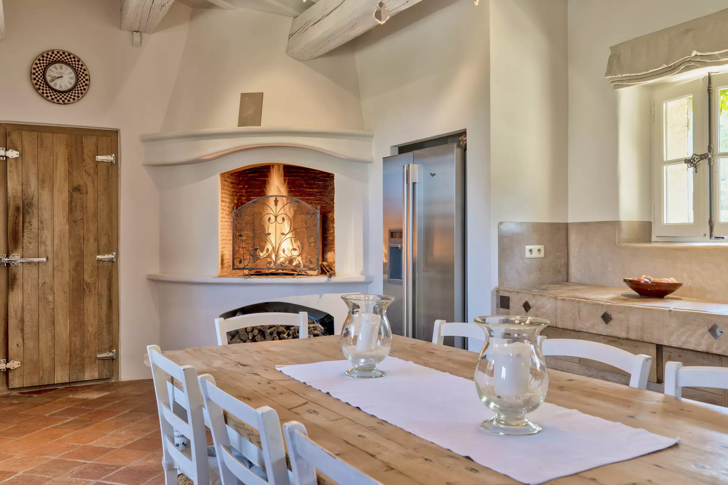 cuisine maison en pierres Provence