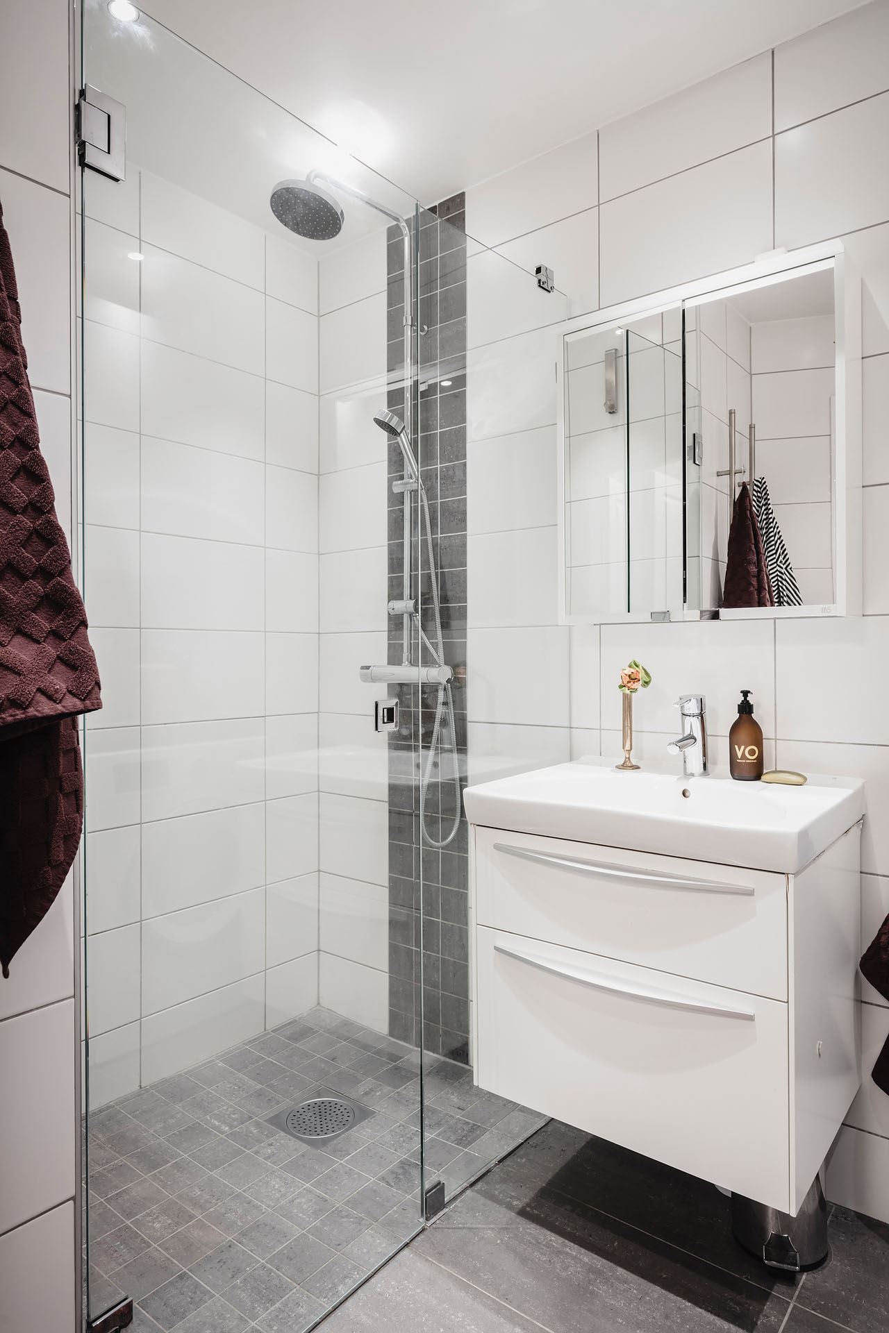 salle de bain design blanche