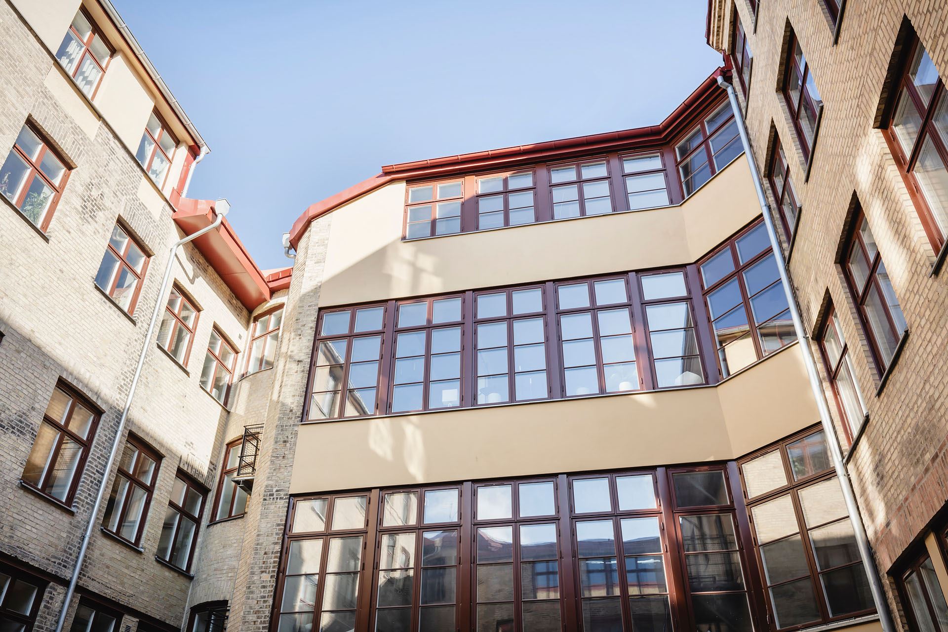 façade ancien bâtiment industriel