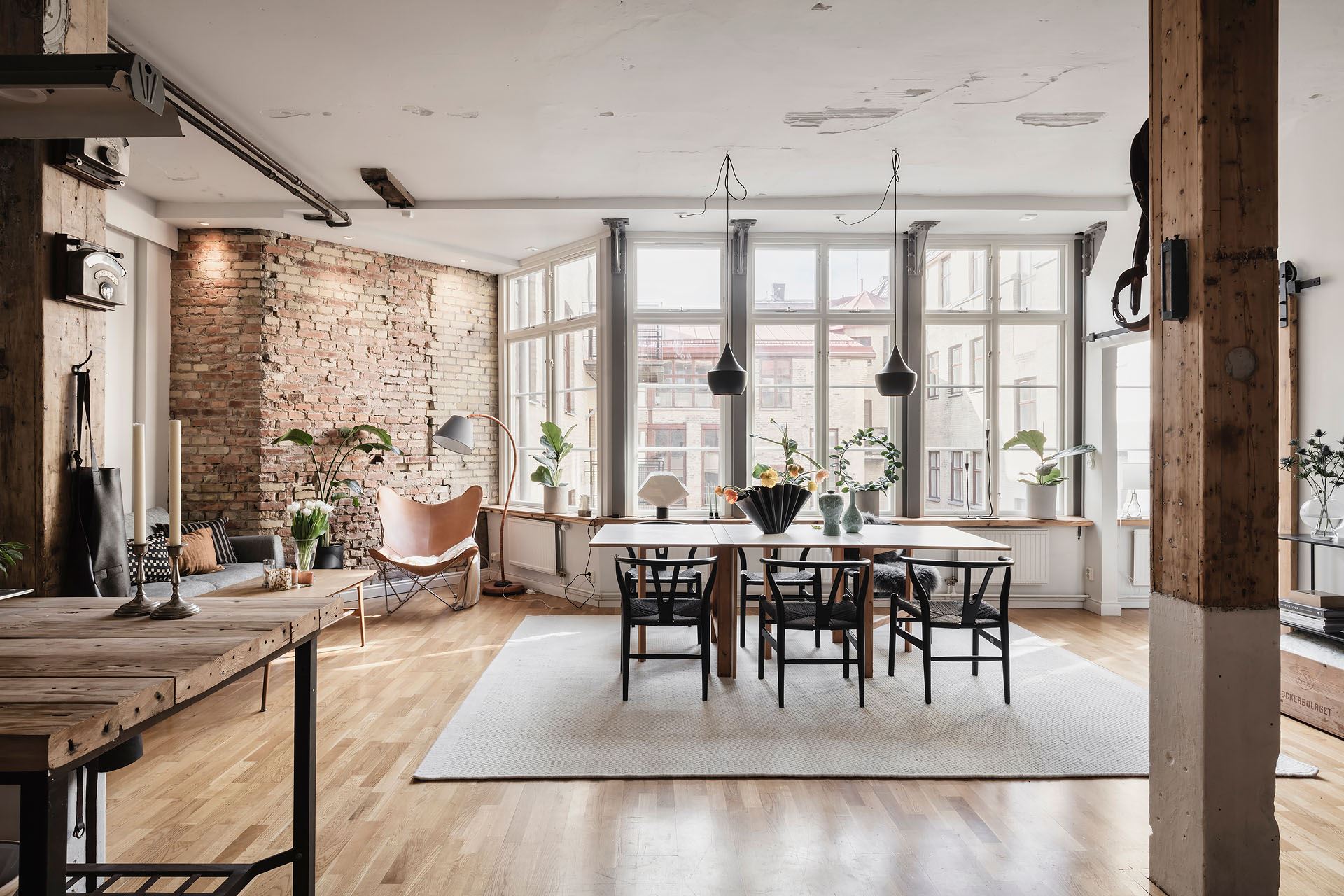 salon loft avec cuisine ouverte décoration contemporaine