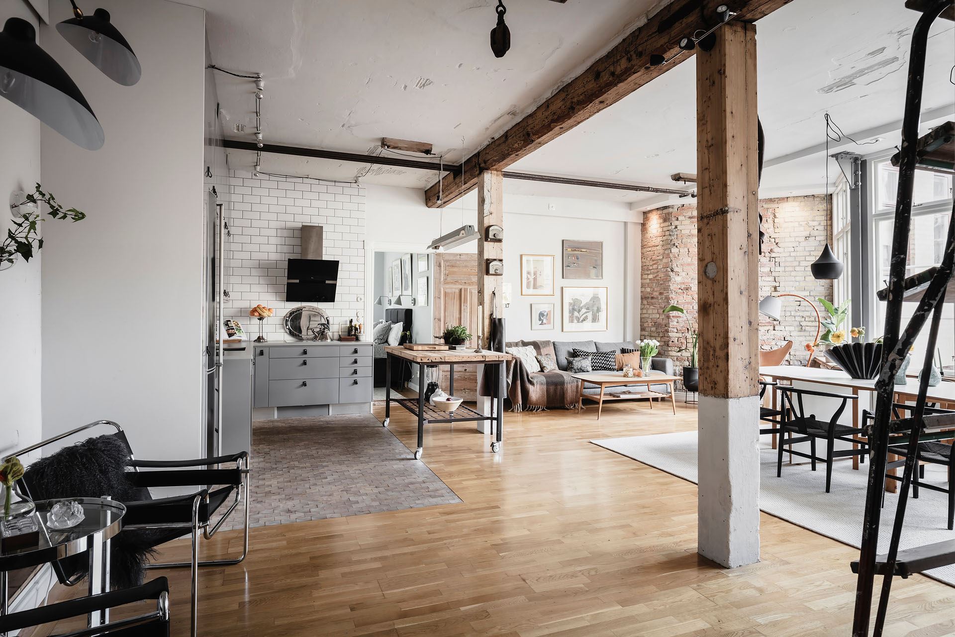 salon loft avec cuisine ouverte décoration contemporaine
