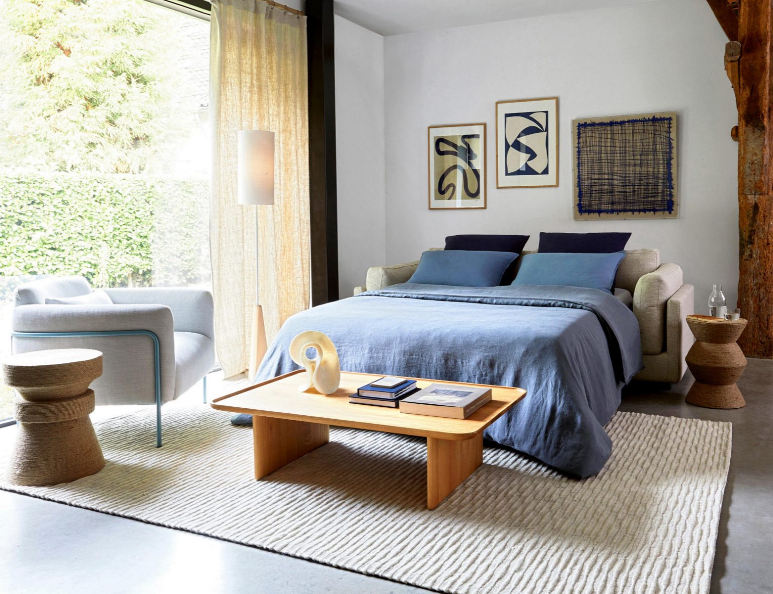 chambre moderne avec poutre ancienne