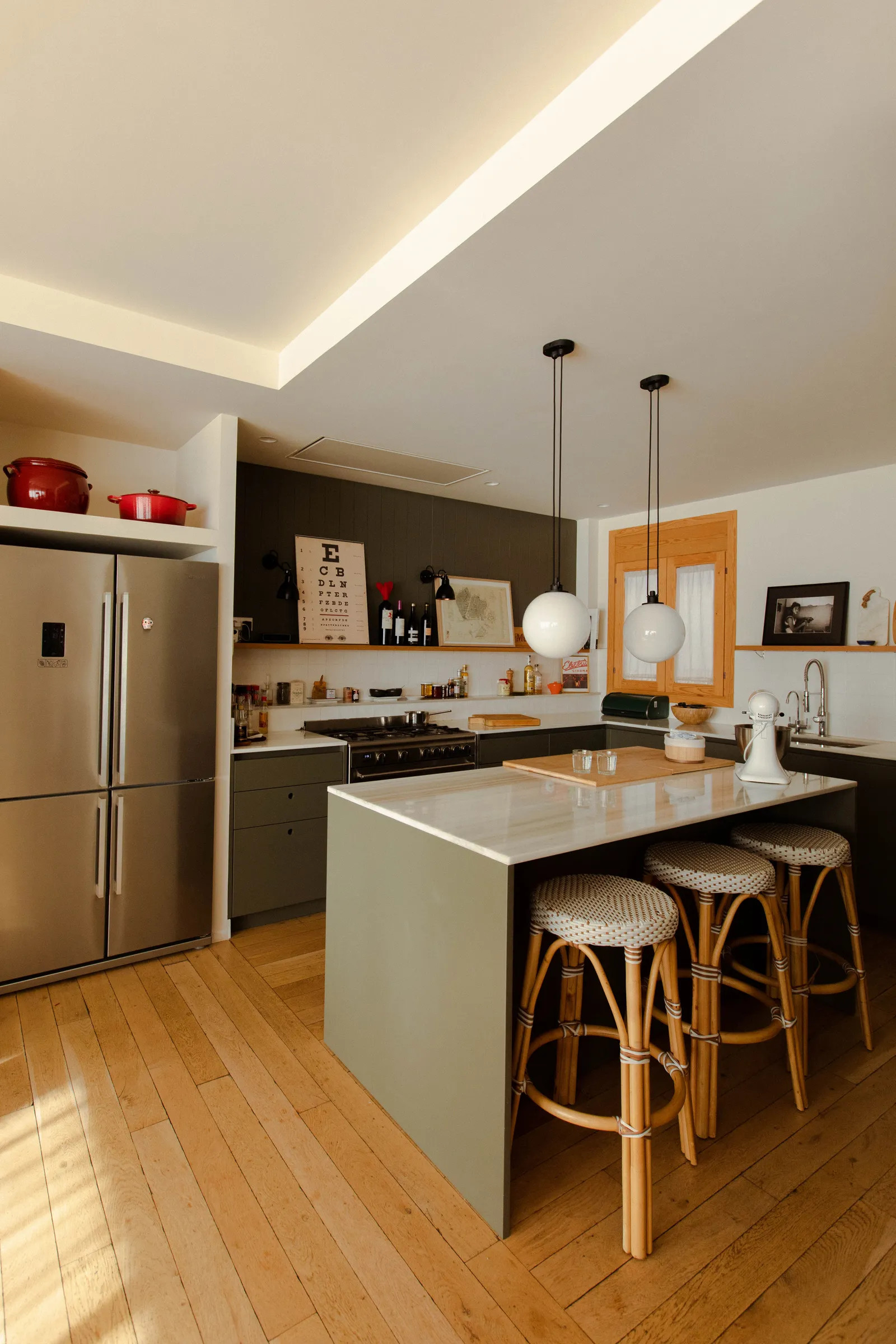 cuisine design verte avec îlot