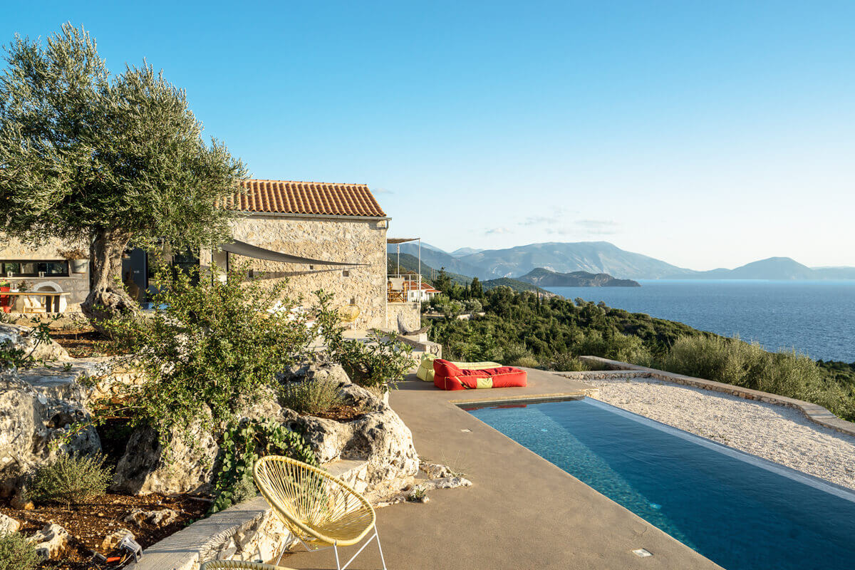 maison grecque en pierres