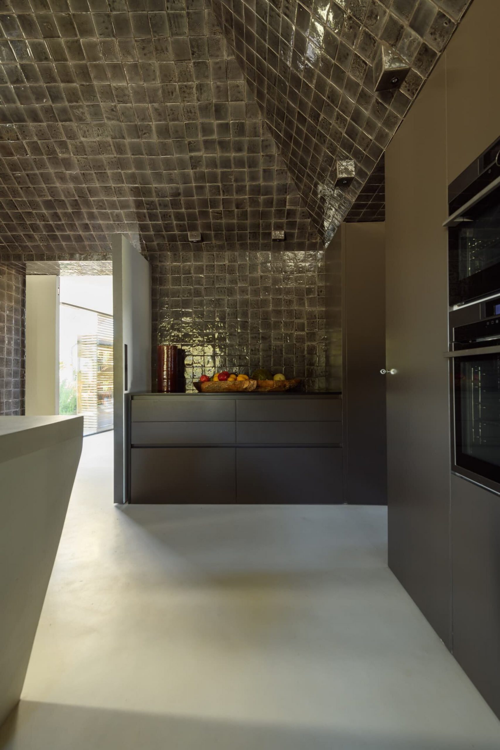 cuisine avec plafond zelliges noires cuisine avec plafond zelliges noires