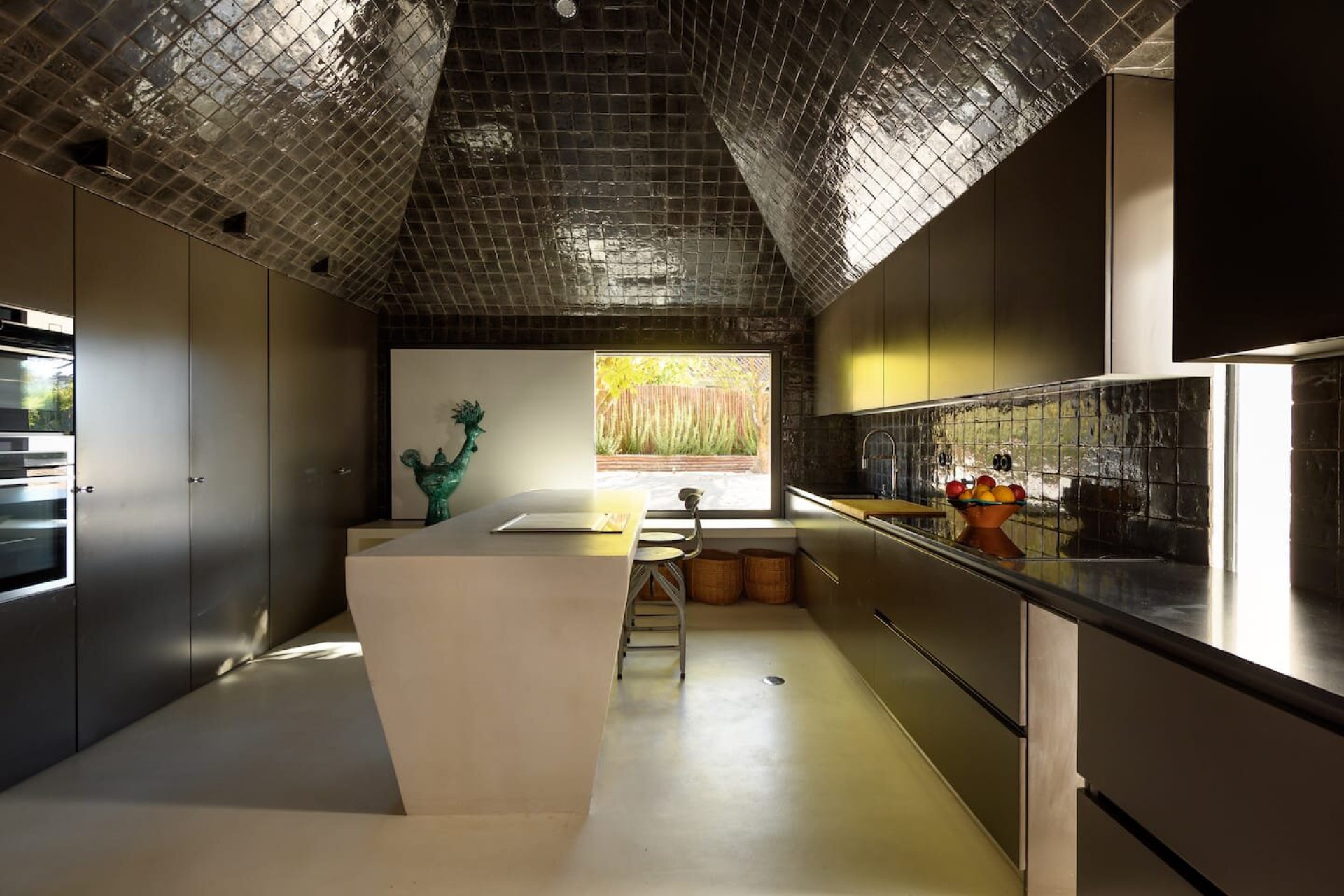 cuisine avec plafond zelliges noires cuisine avec plafond zelliges noires