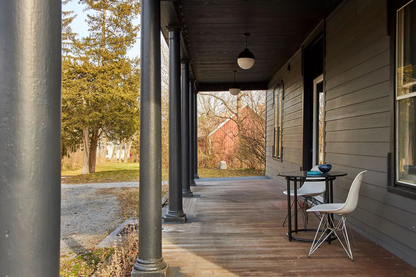 terrasse couverte maison en bois noir