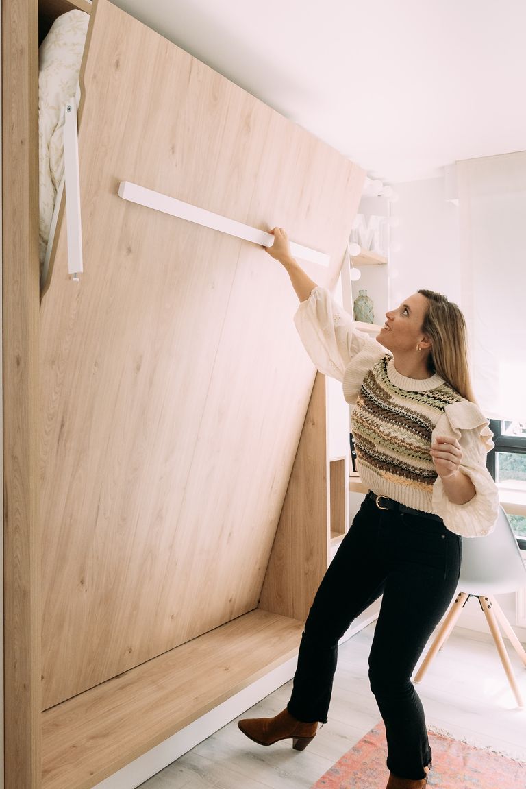 lit armoire dans bureau