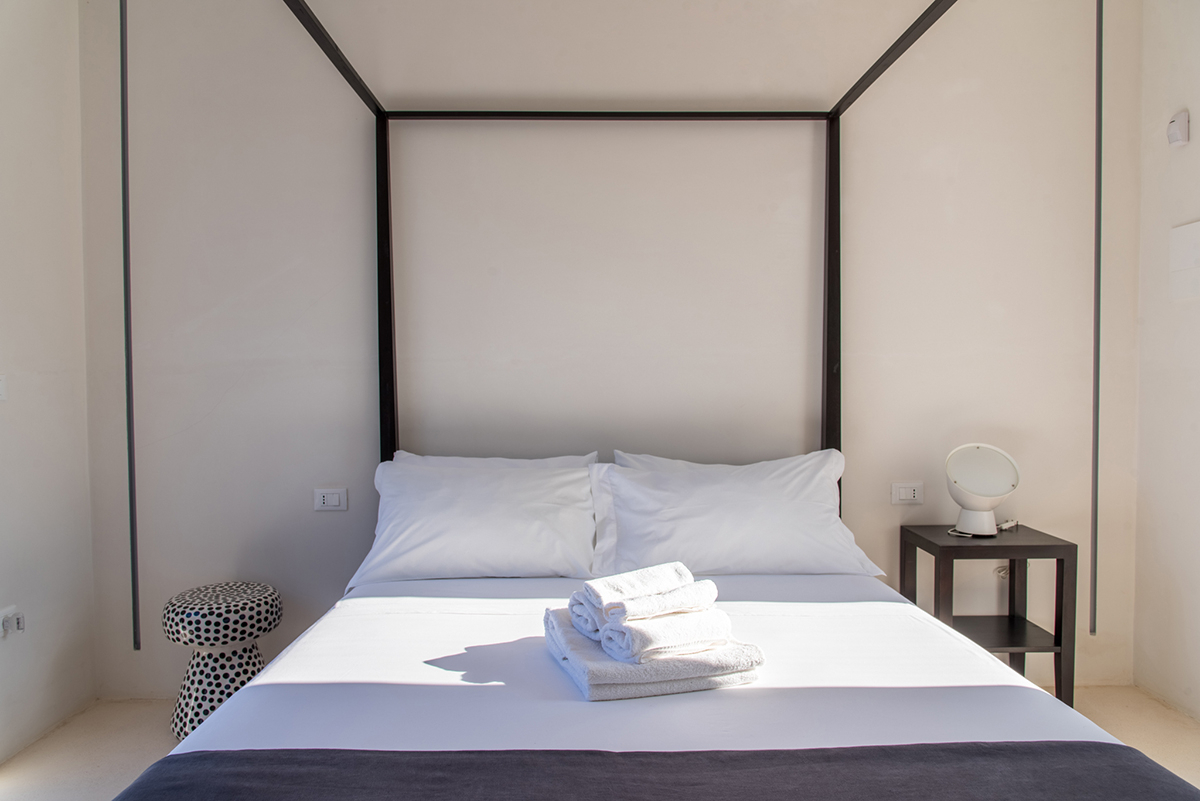 chambre avec lit à baldaquin métal design chambre avec lit à baldaquin métal design