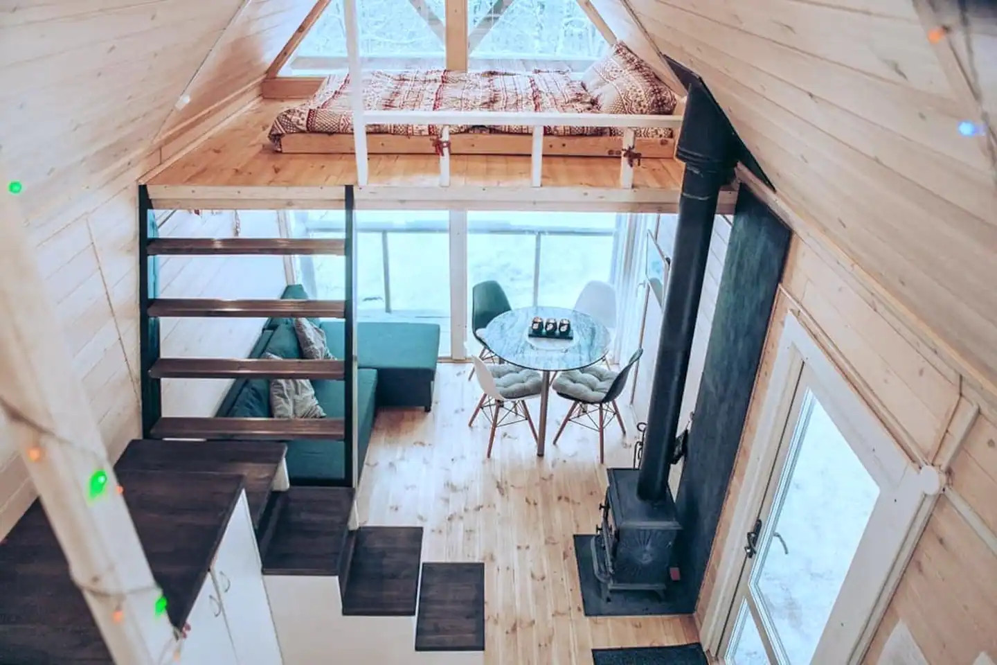 salon avec mezzanine petite maison en bois salon avec mezzanine petite maison en bois