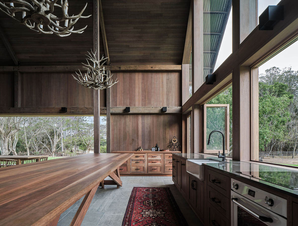salle à manger et cuisine maison en bois