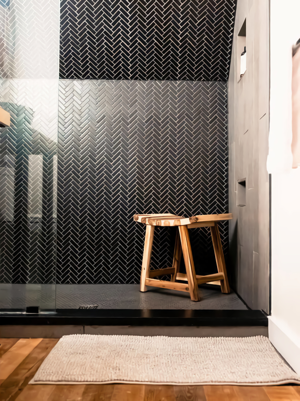 salle de bain design noire