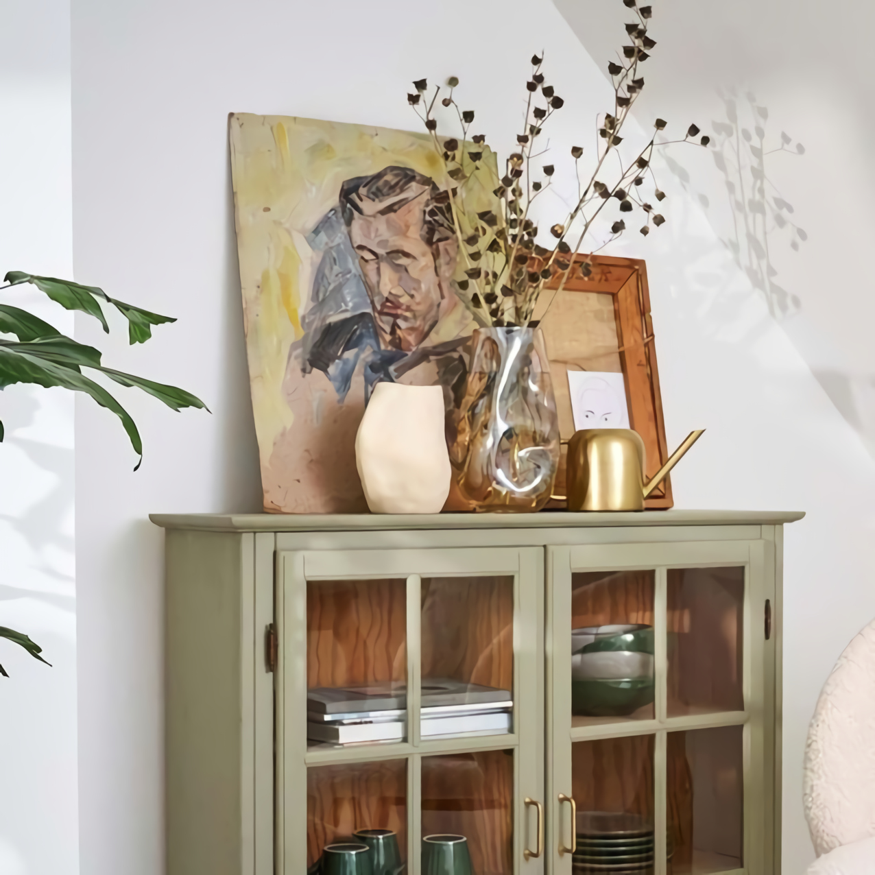 salon avec vitrine verte