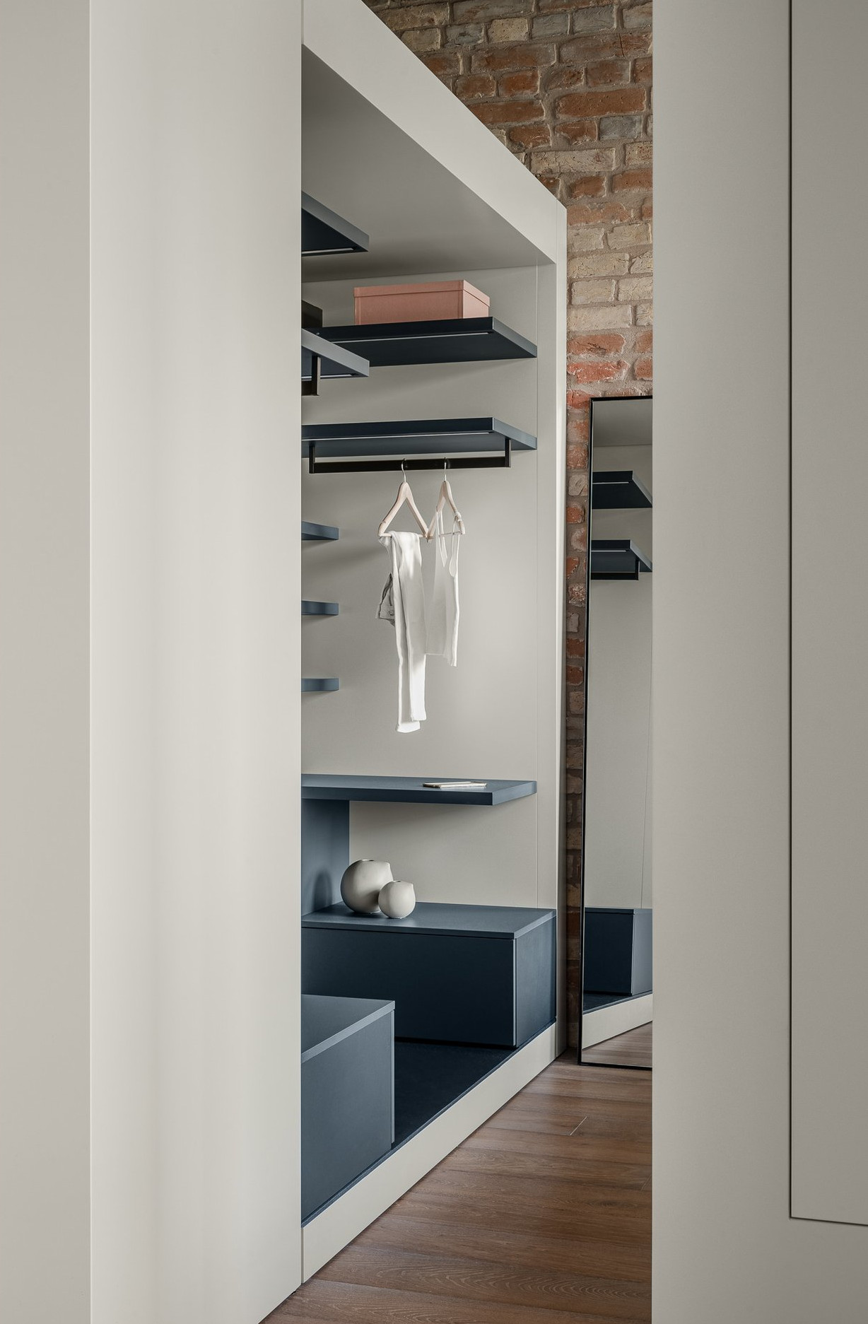 dressing ouvert dans chambre