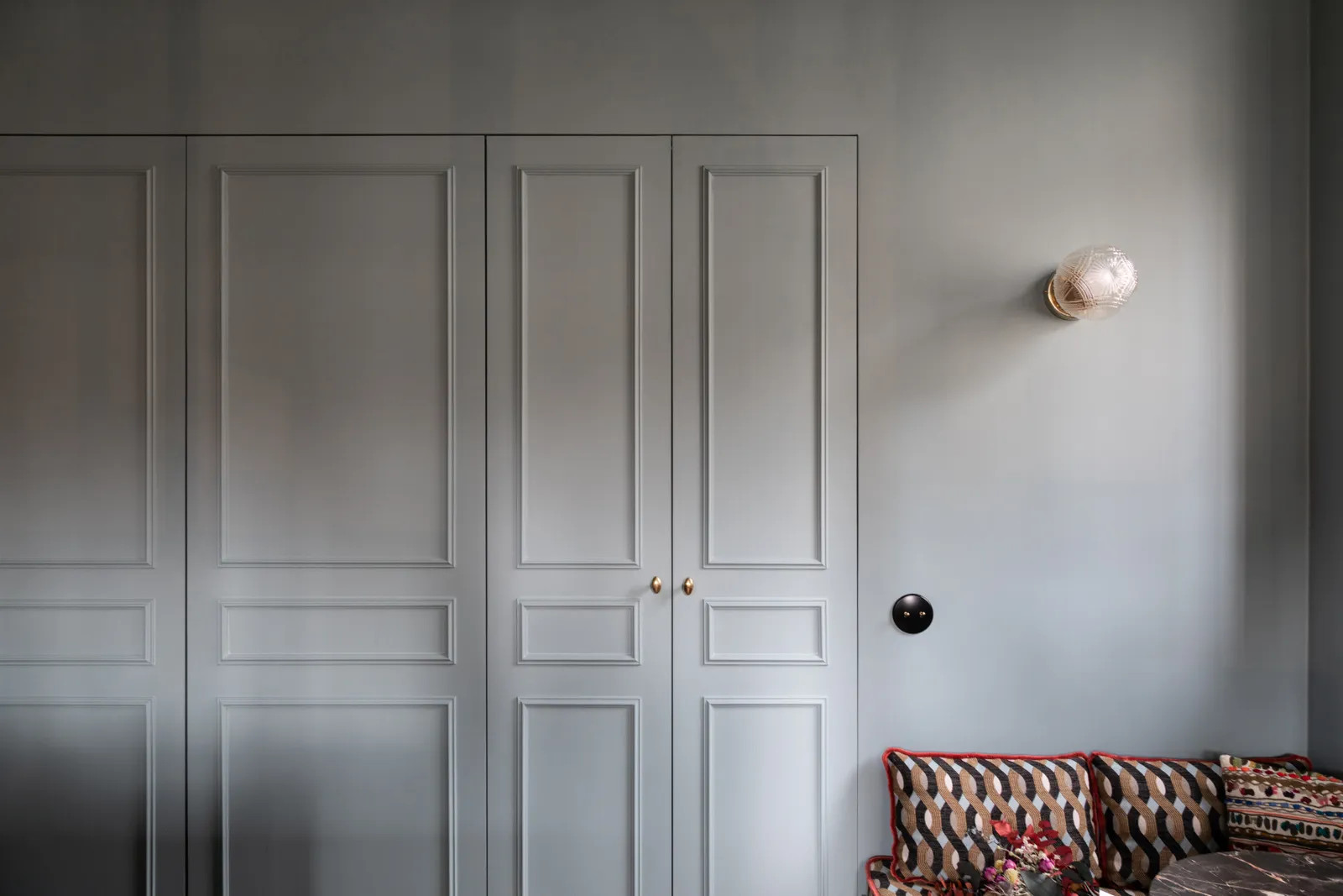 dressing avec portes à moulures
