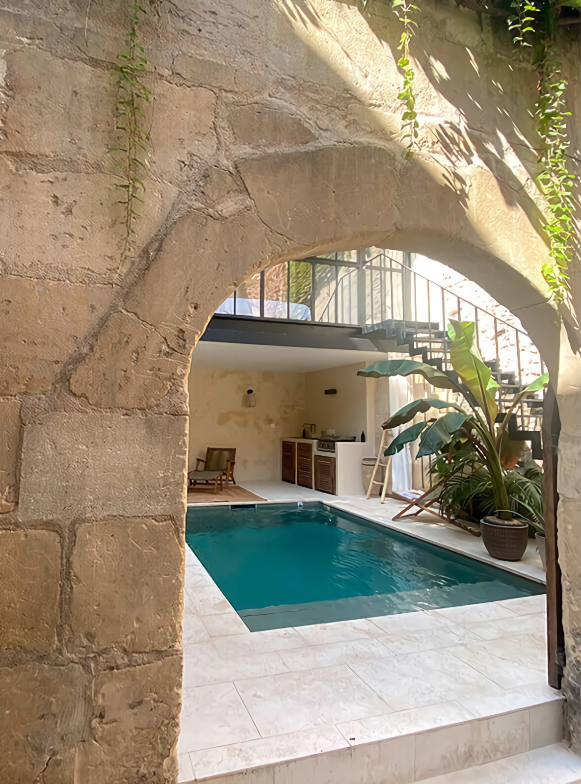 jardin avec piscine maison en pierres rénovée jardin avec piscine maison en pierres rénovée