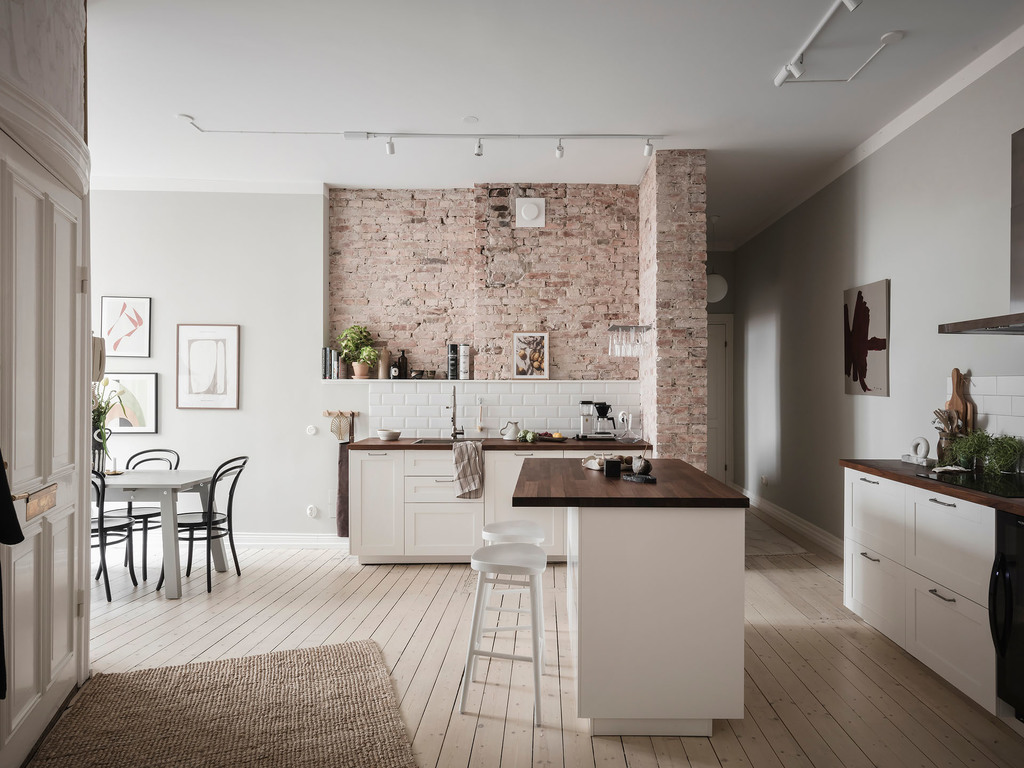 cuisine avec îlot dans appartement rénové