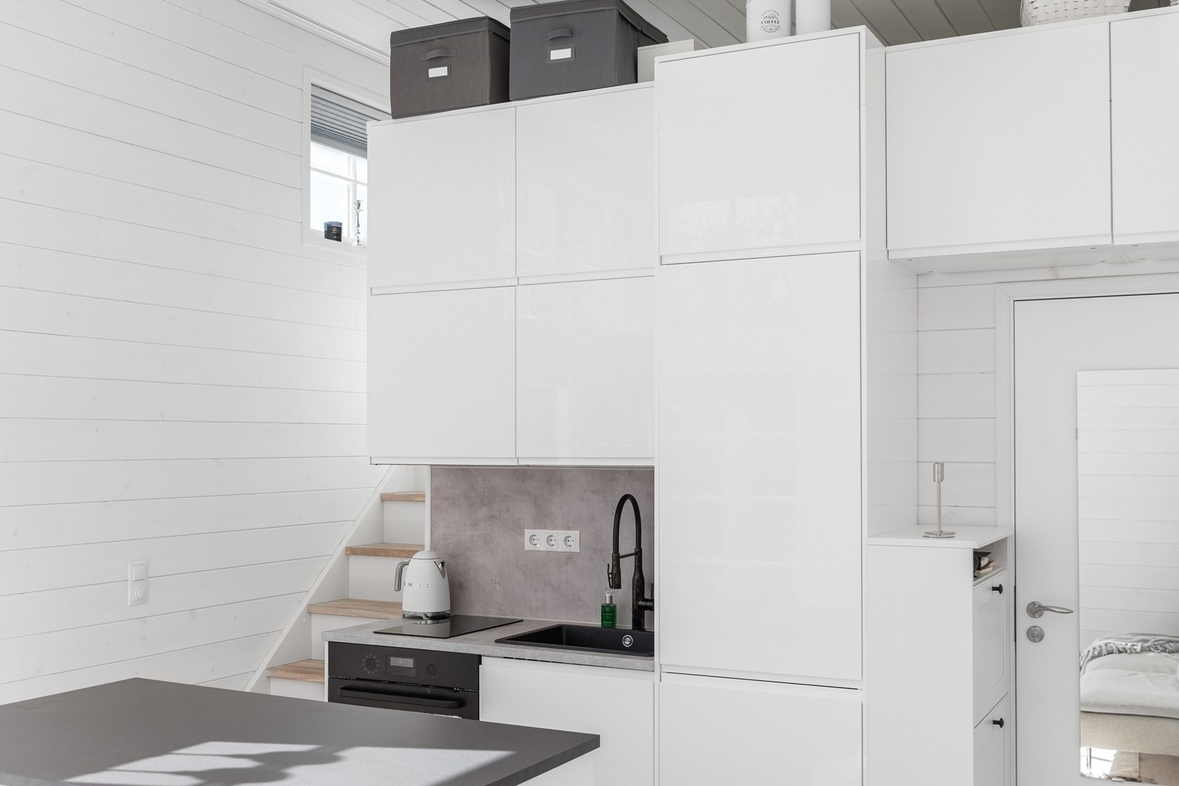 cuisine design blanche mini maison 34m2