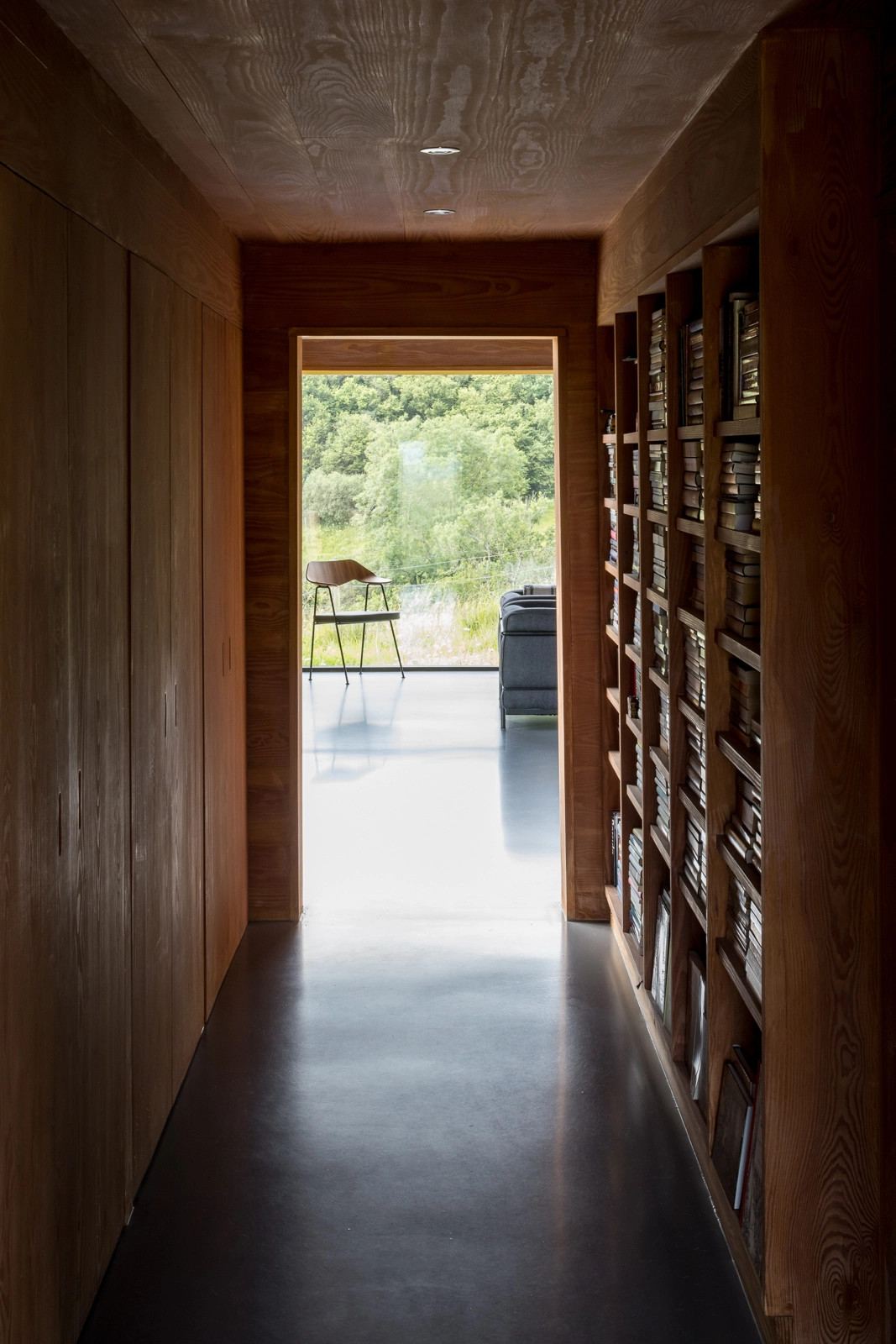 couloir avec bibliothèque couloir avec bibliothèque