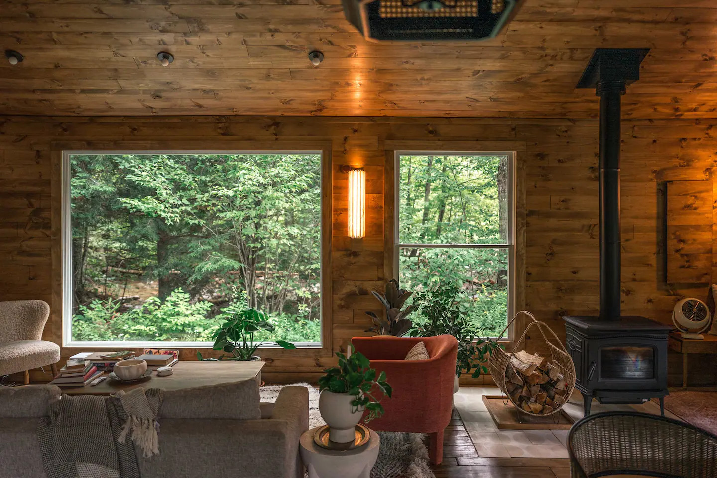 salon cabane en bois décoration contemporaine