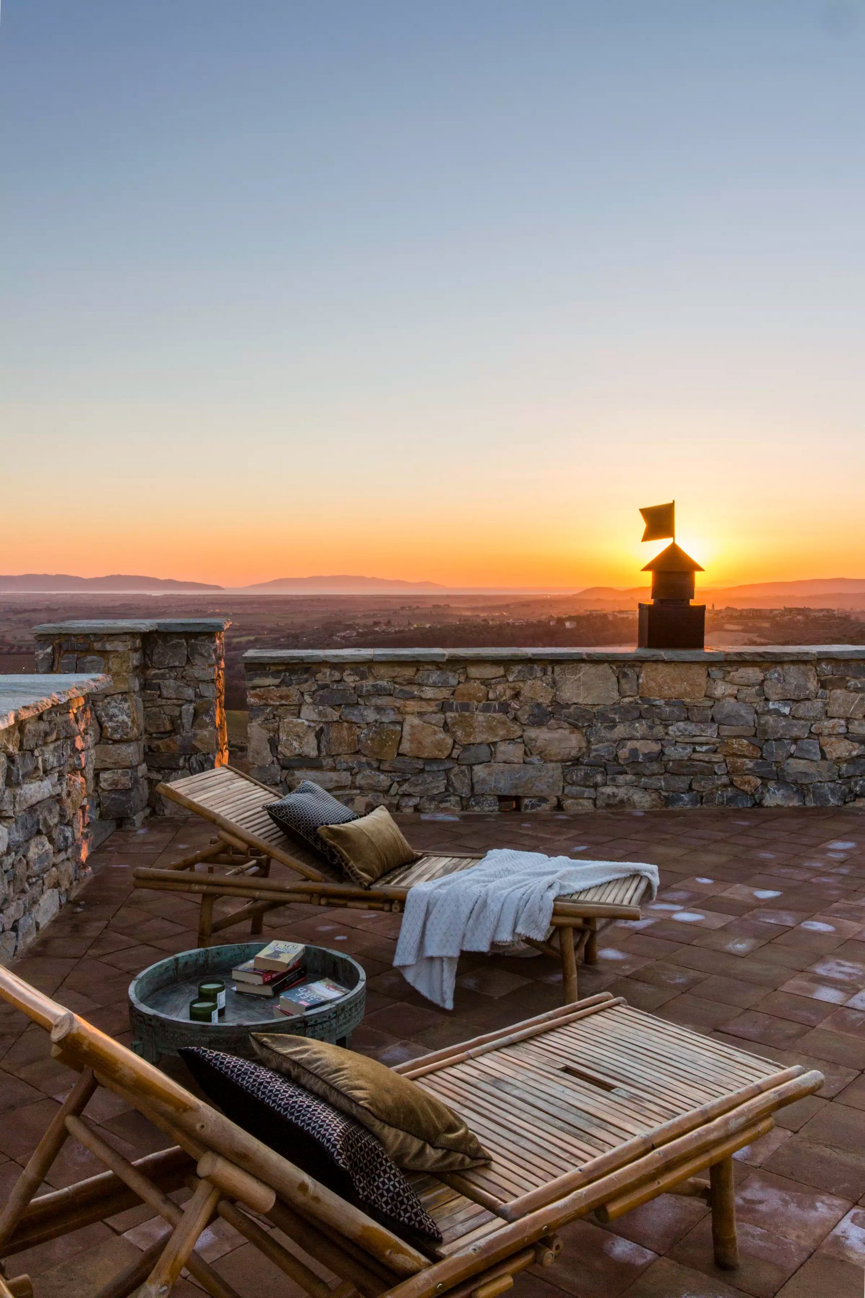 terrasse sur le toit maison rénovée en pierres
